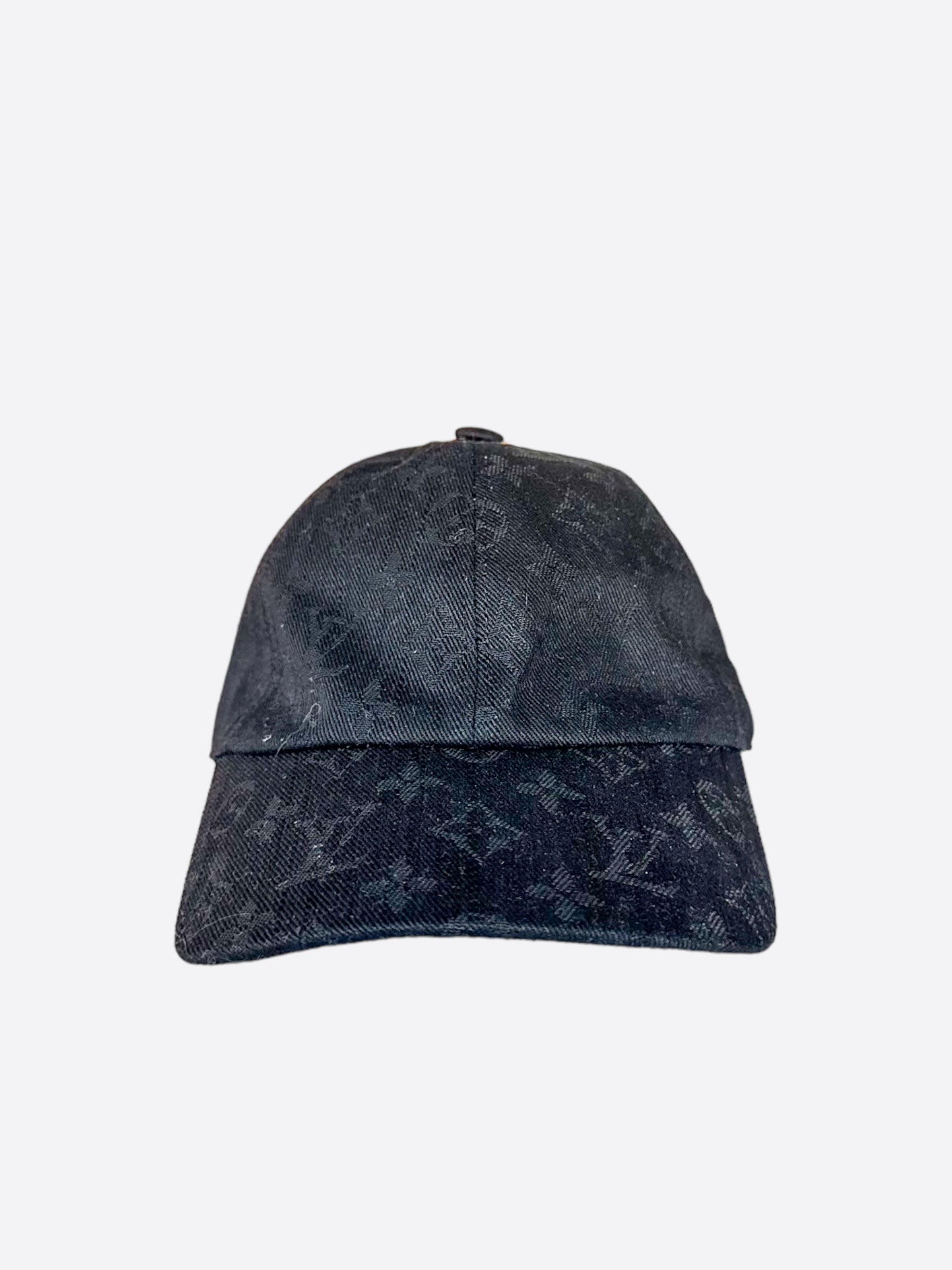 LouisVuittonBlackMonogramEssentialCap