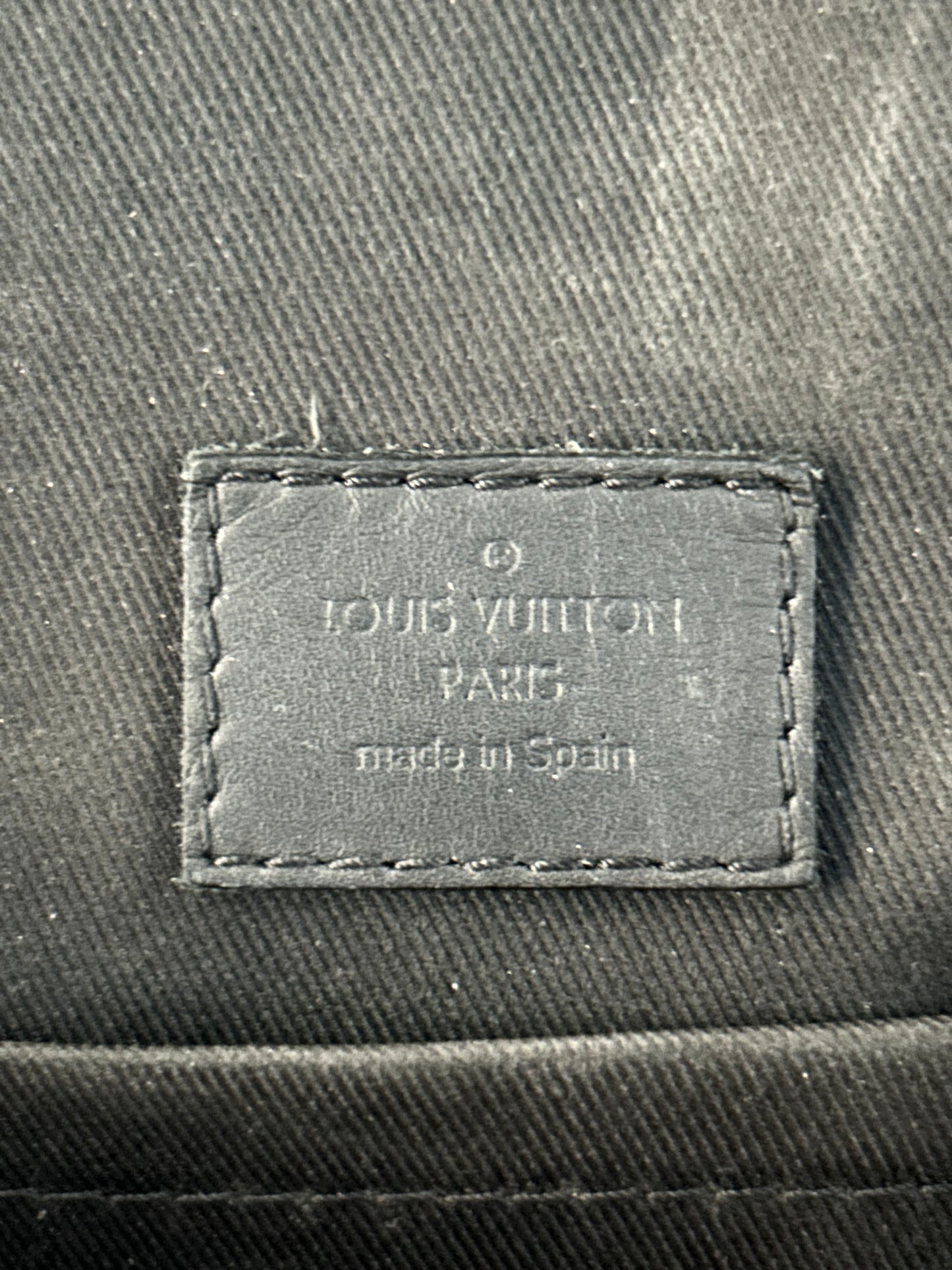 Louis Vuitton Black Damier Infini District Messenger