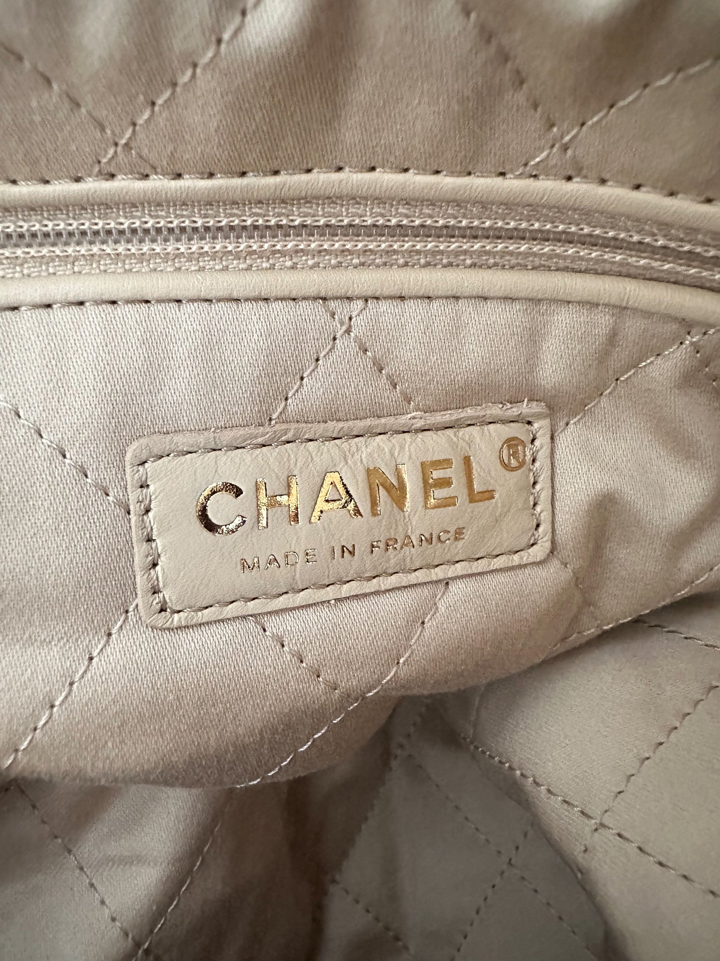 Chanel White & Gold Quilted Calfskin 22 Bag