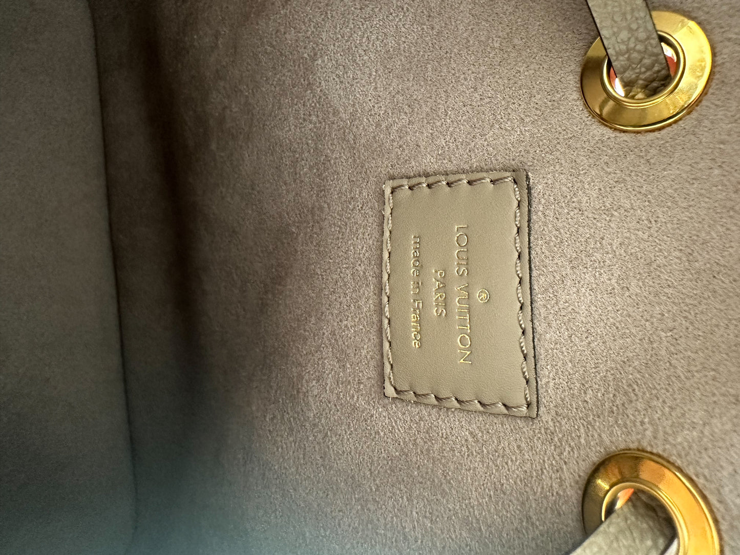 Louis Vuitton Dove & Cream Empreinte Monogram Neo Noe MM