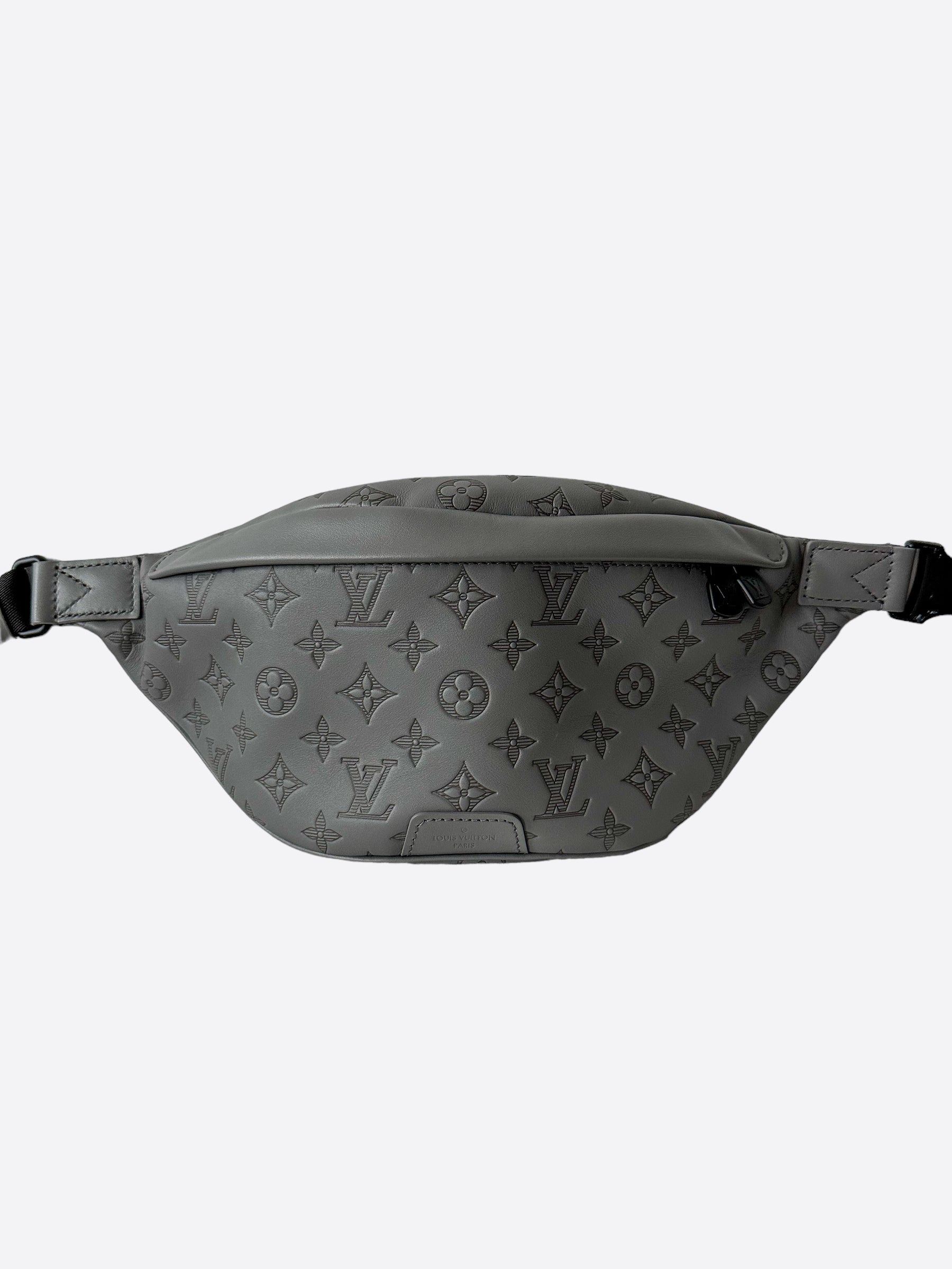 Louis Vuitton Grey Shadow Monogram Discovery Bumbag – Savonches