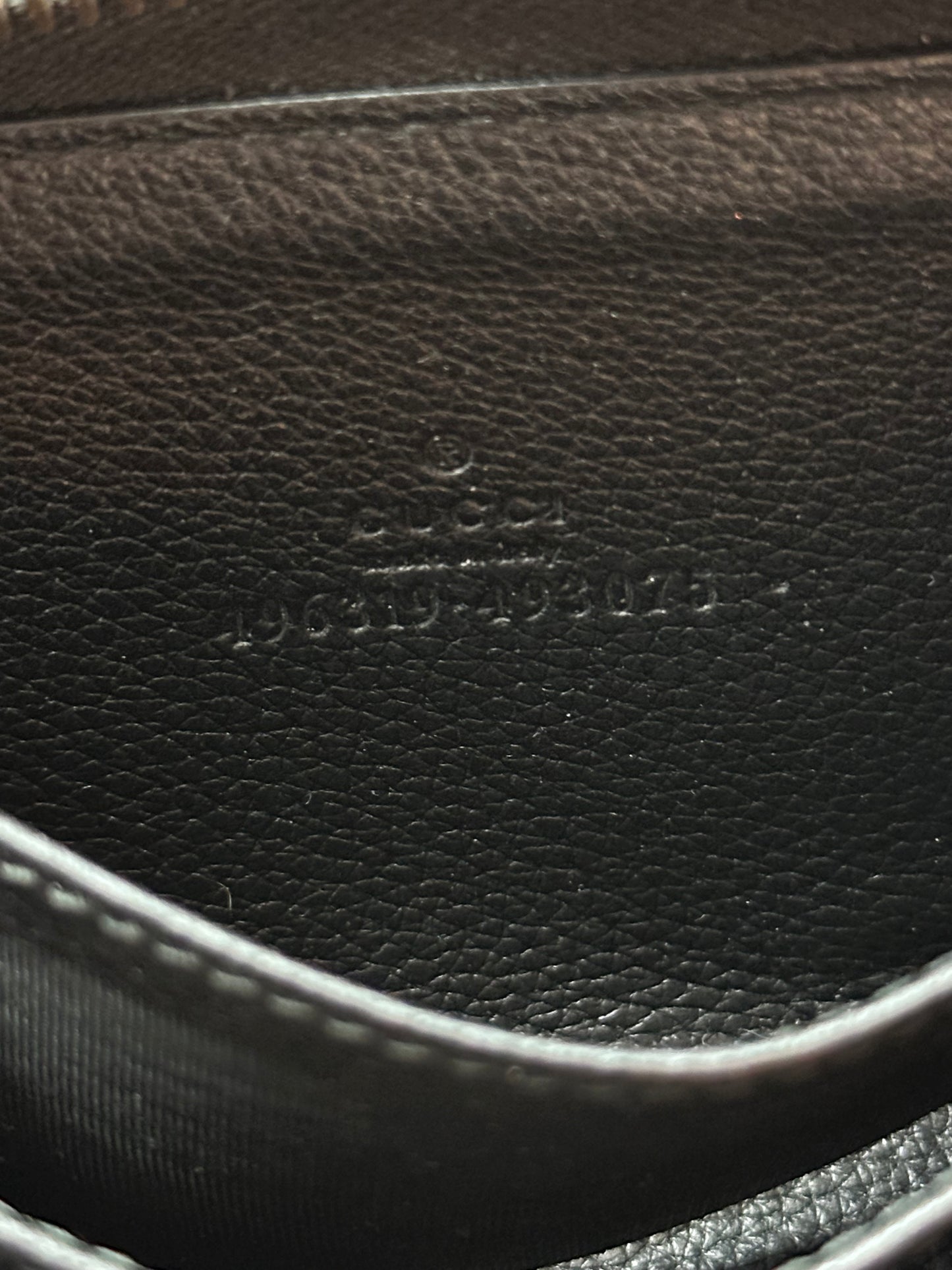 Gucci Black Leather Belt Logo Zip Wallet