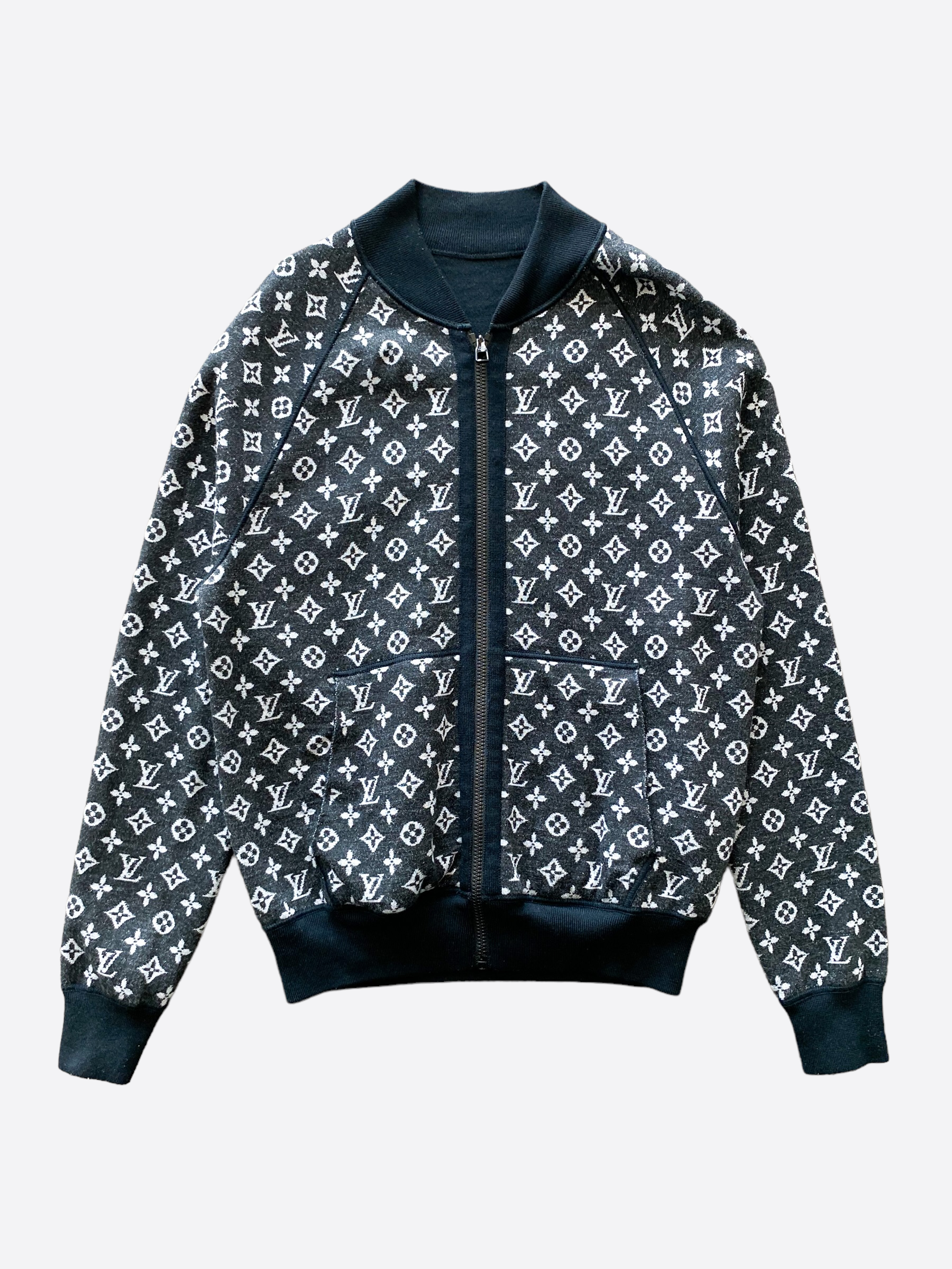 Louis Vuitton REVERSIBLE MONOGRAM WINDBREAKER, Men's Fashion, Coats,  Jackets and Outerwear on Carousell