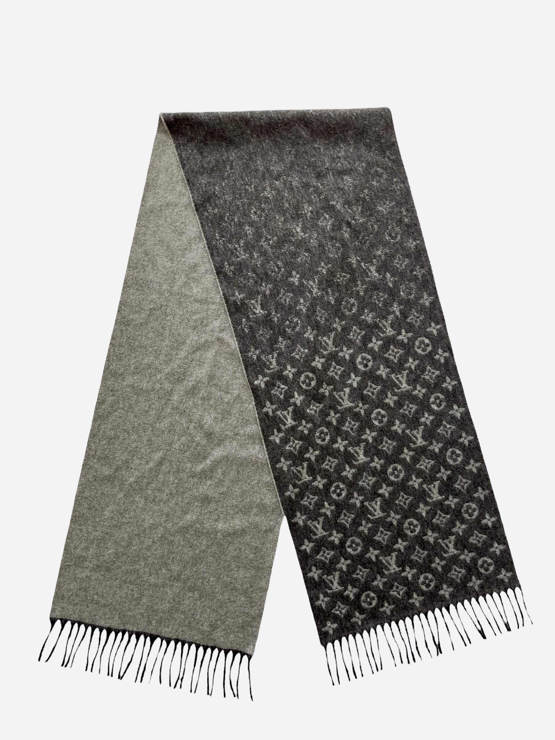 Louis Vuitton Nigo Grey Giant Damier Monogram Scarf – Savonches