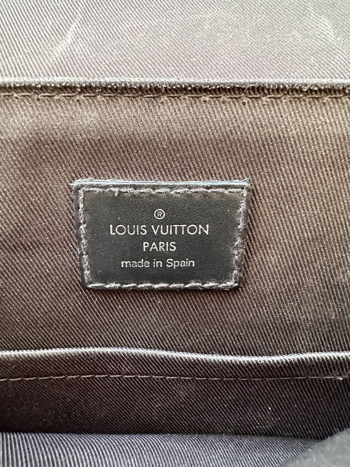 Louis Vuitton Monogram Eclipse District Messenger