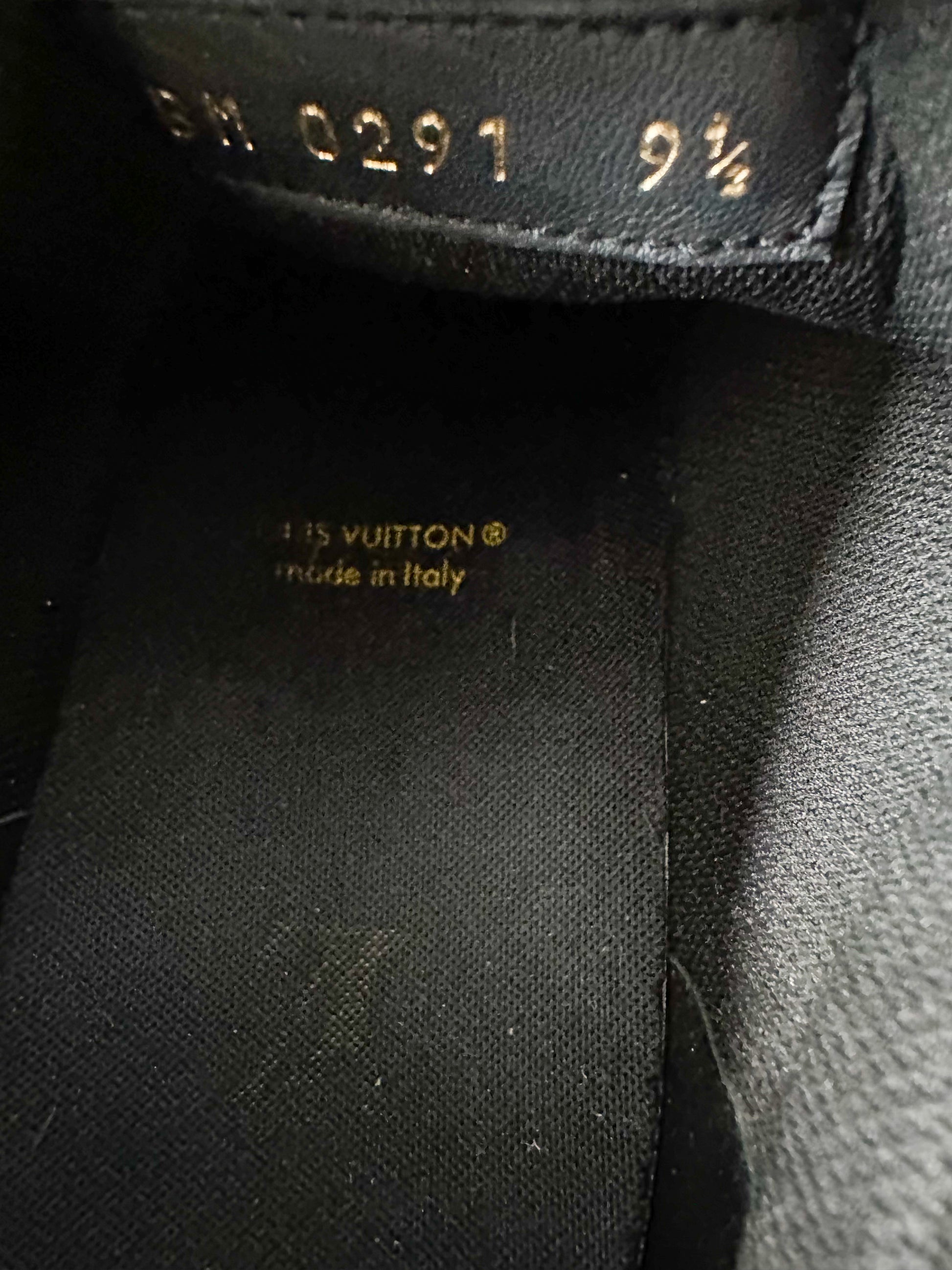 Louis Vuitton Black Suede Employee Exclusive Trainers – Savonches
