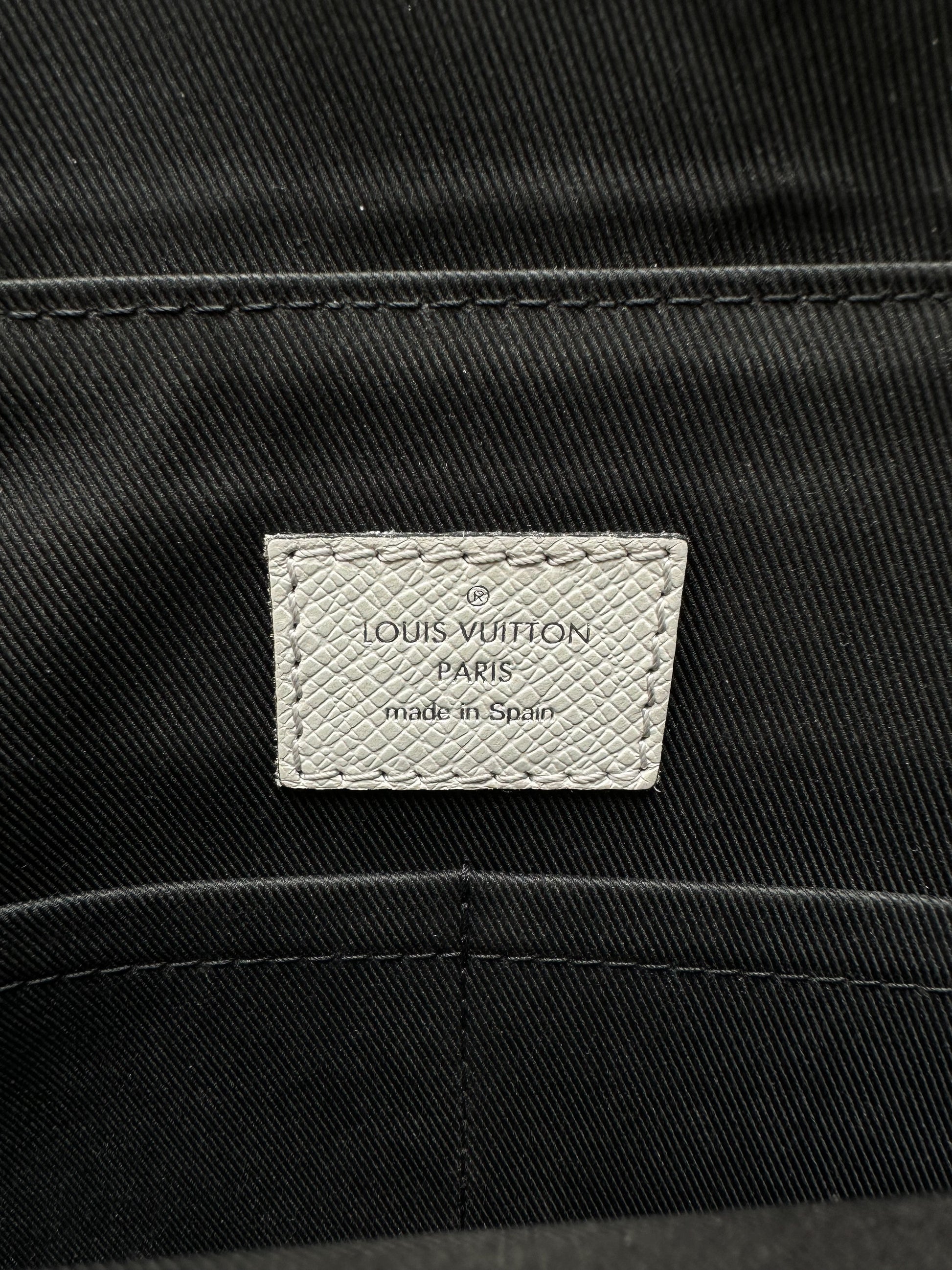 Louis Vuitton LOUIS VUITTON Monogram Taigarama Pochette Discovery