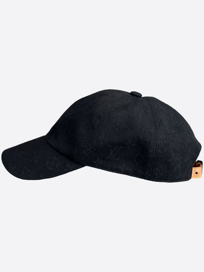 Louis Vuitton Black Monogram Essential Cap