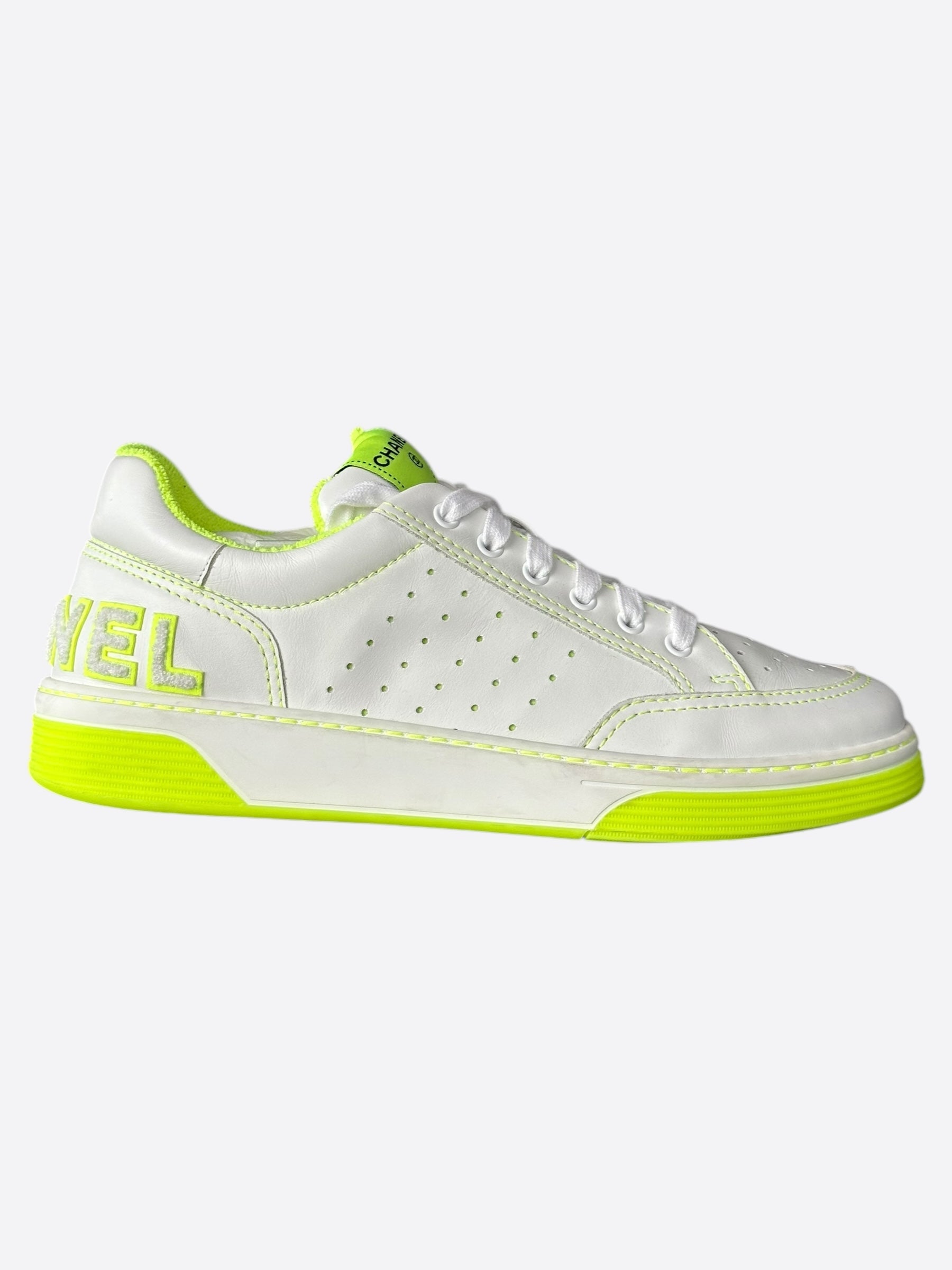 美品　YELLO　 NANED LACE UPMULES Chanel White & Yellow Logo Sneakers – Savonches