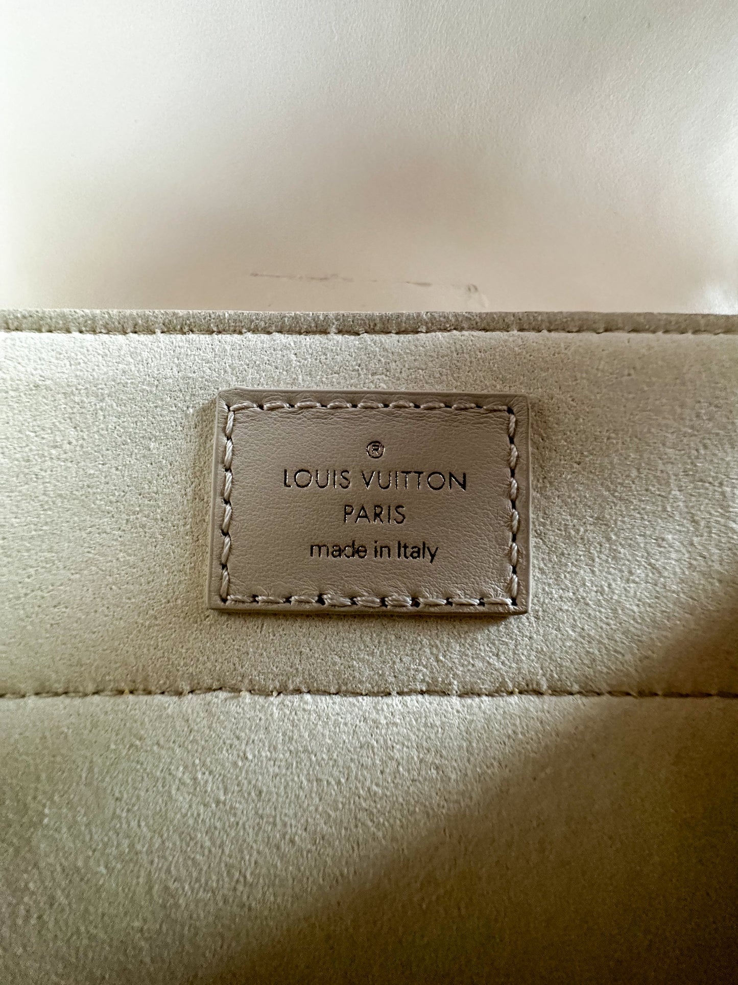 Louis Vuitton Beige Sac Hide & Seek