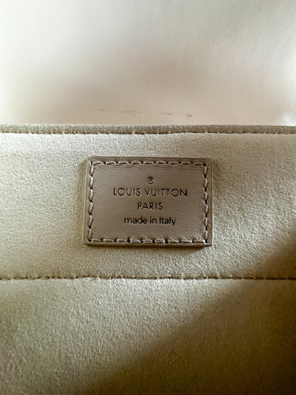 Louis Vuitton Beige Sac Hide & Seek