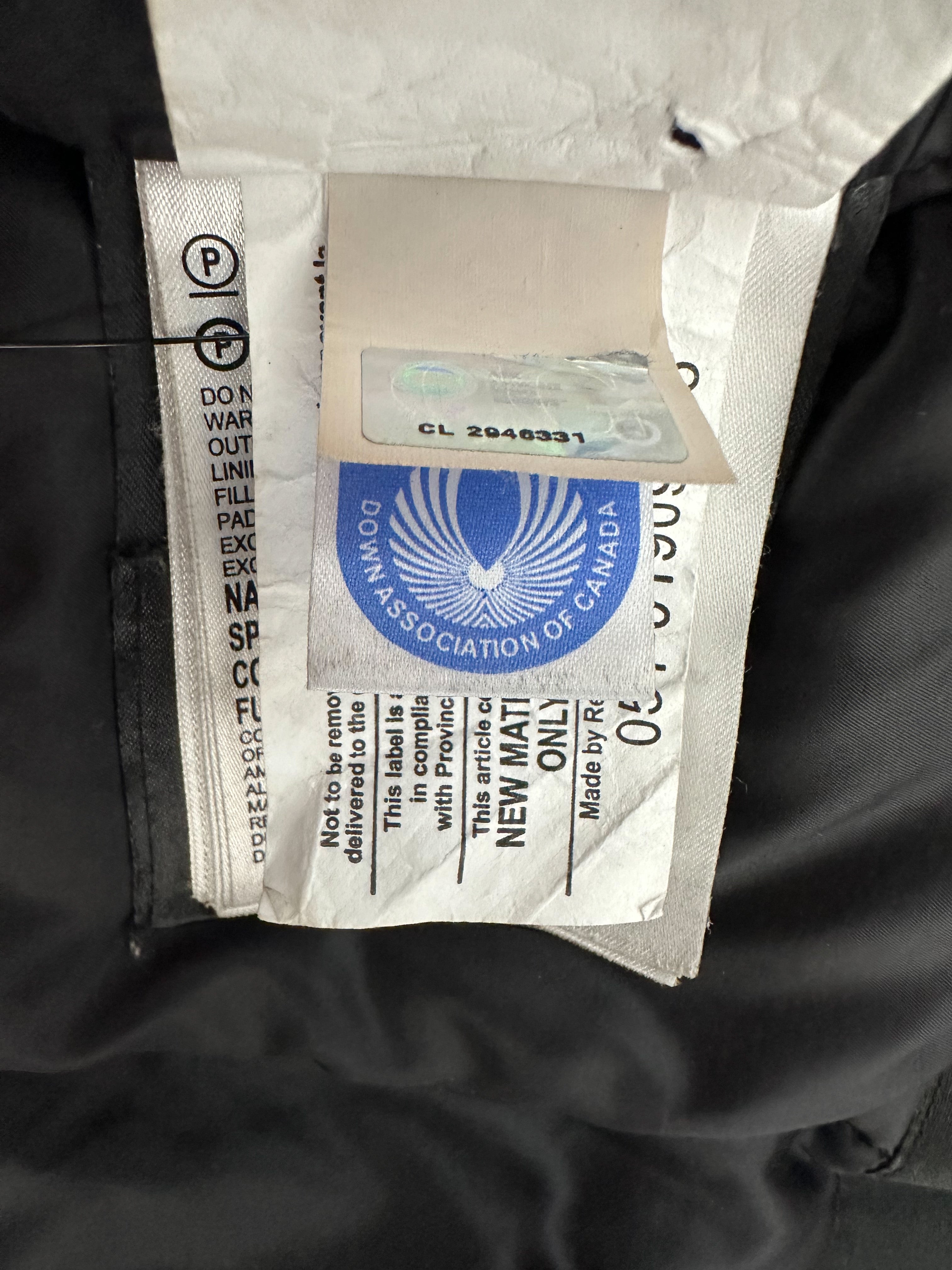 Canada goose zipper clearance tag