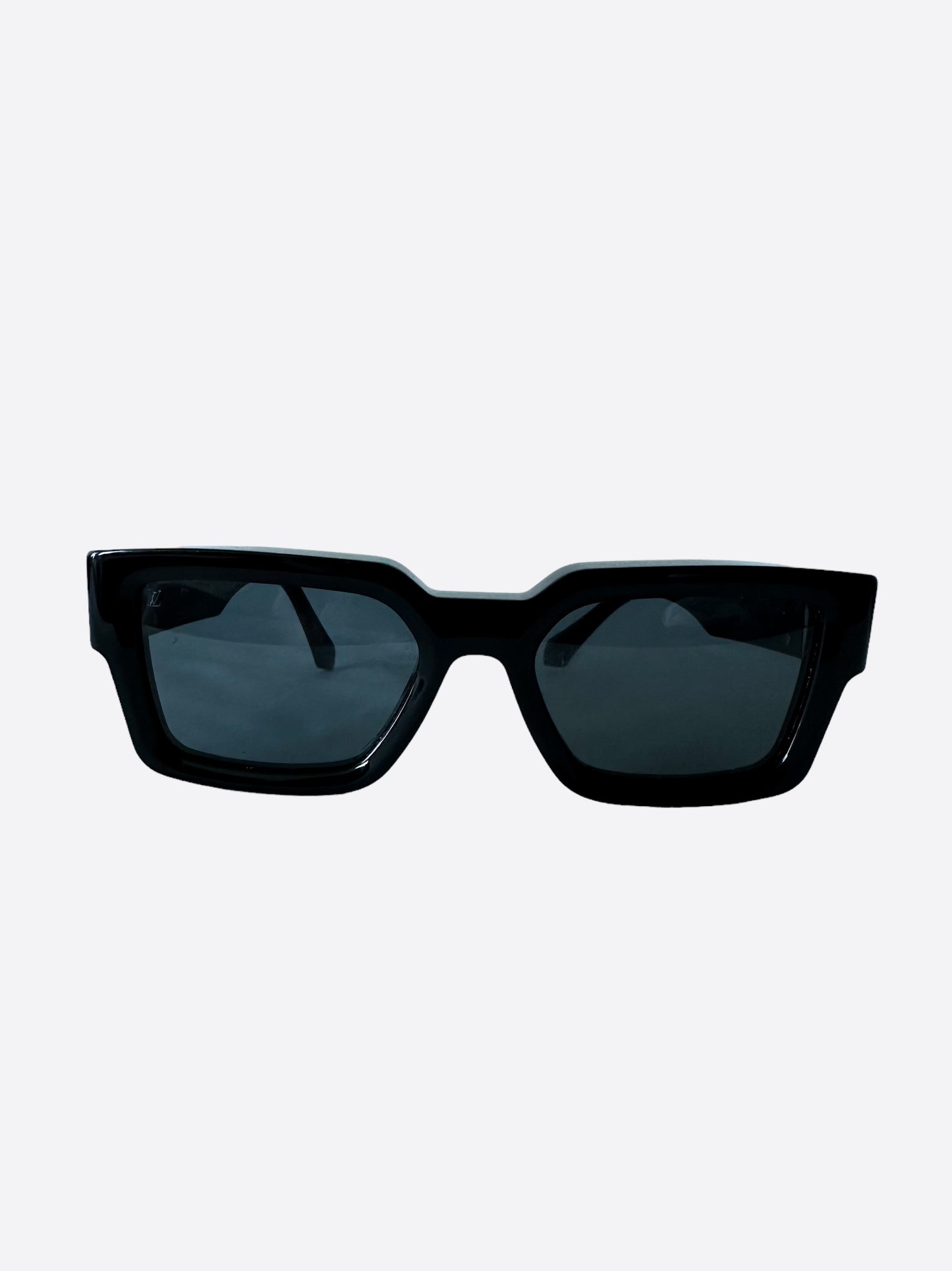 Louis Vuitton LV Match Sunglasses Black Acetate. Size W