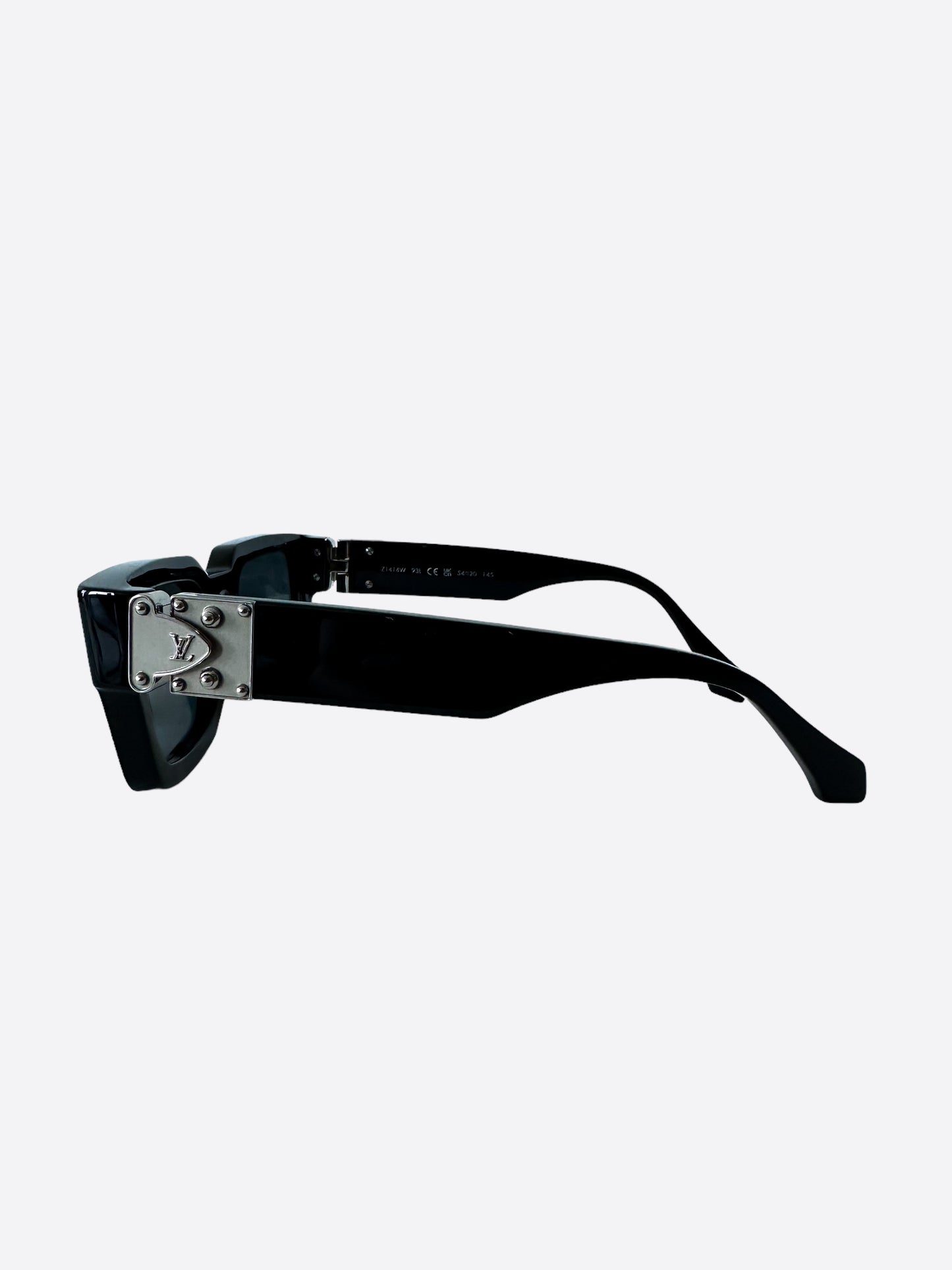 Pre-owned Match Sunglasses In Black