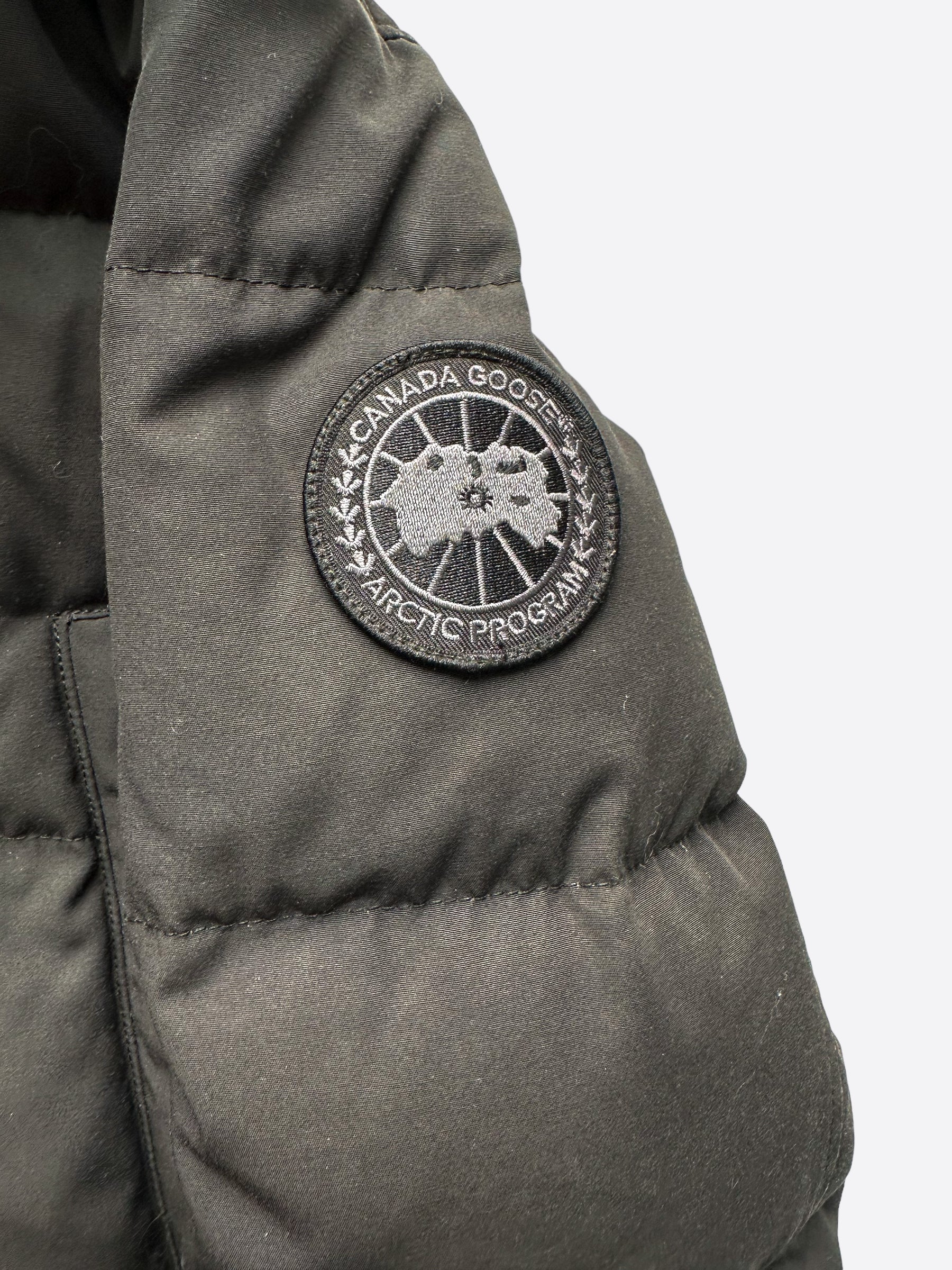 Grey canada discount goose black badge