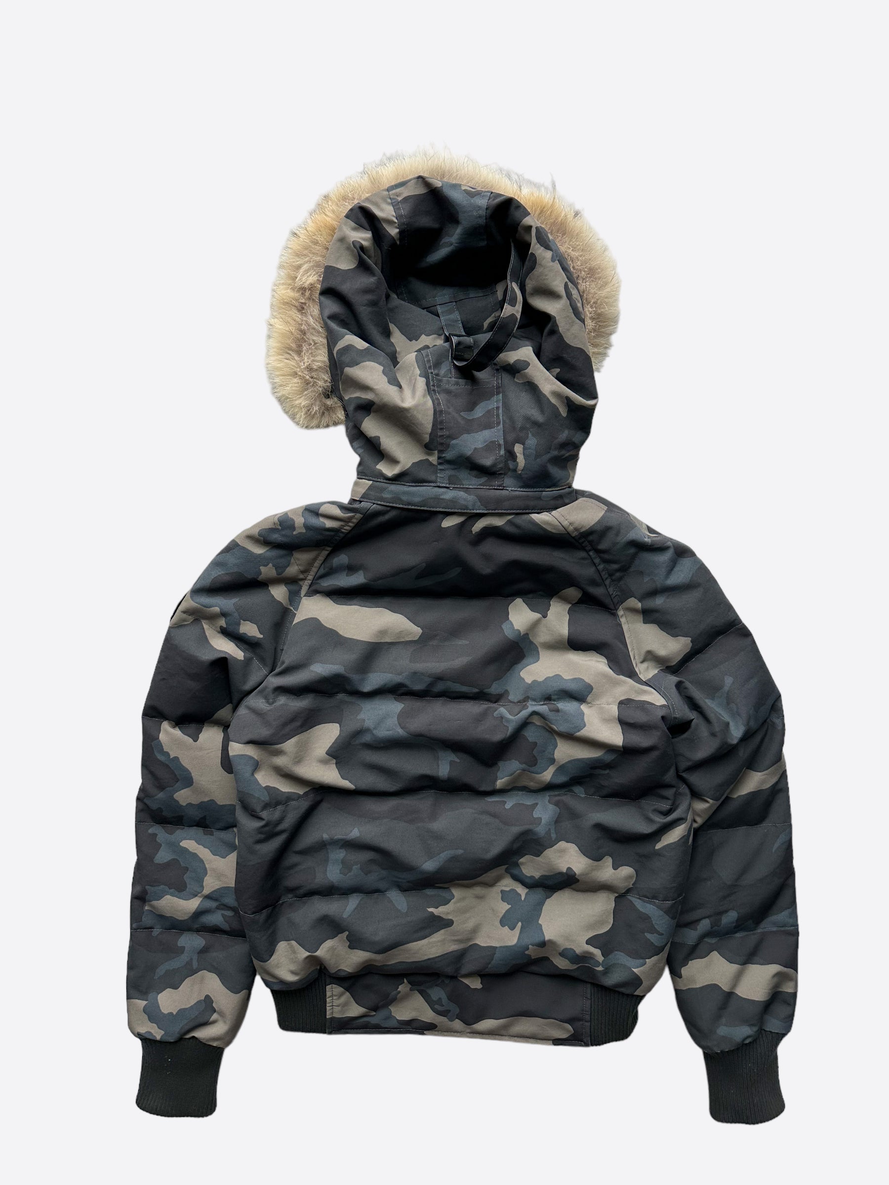 Canada goose store camo bomber jacket