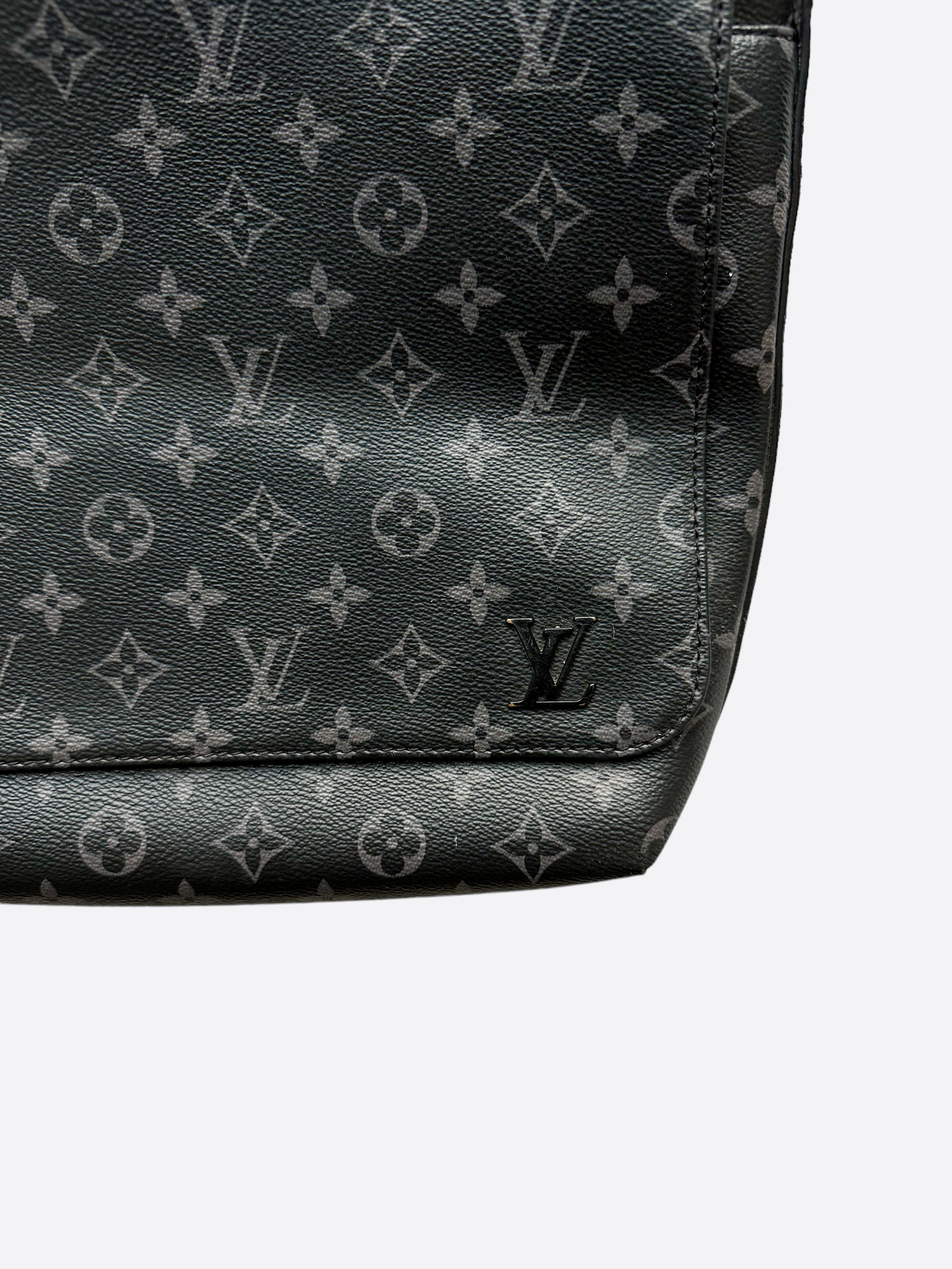 Louis Vuitton Monogram Eclipse Voyager Messenger Bag – Savonches