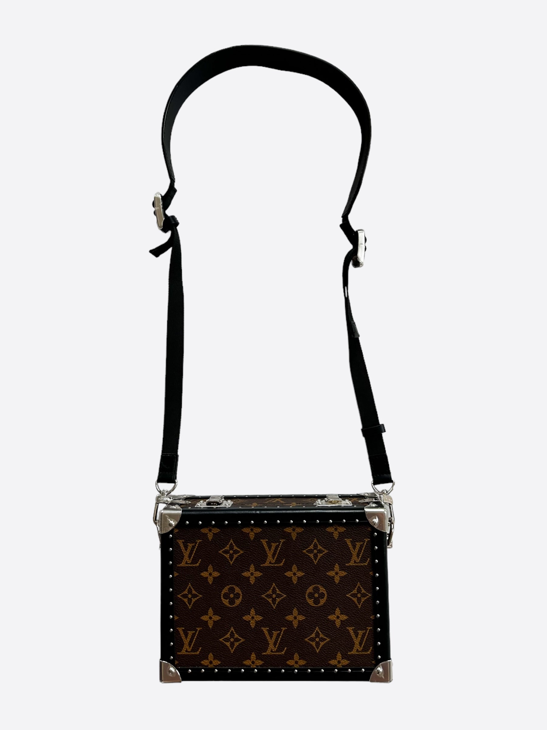 Store Louis Vuitton monogram clutch