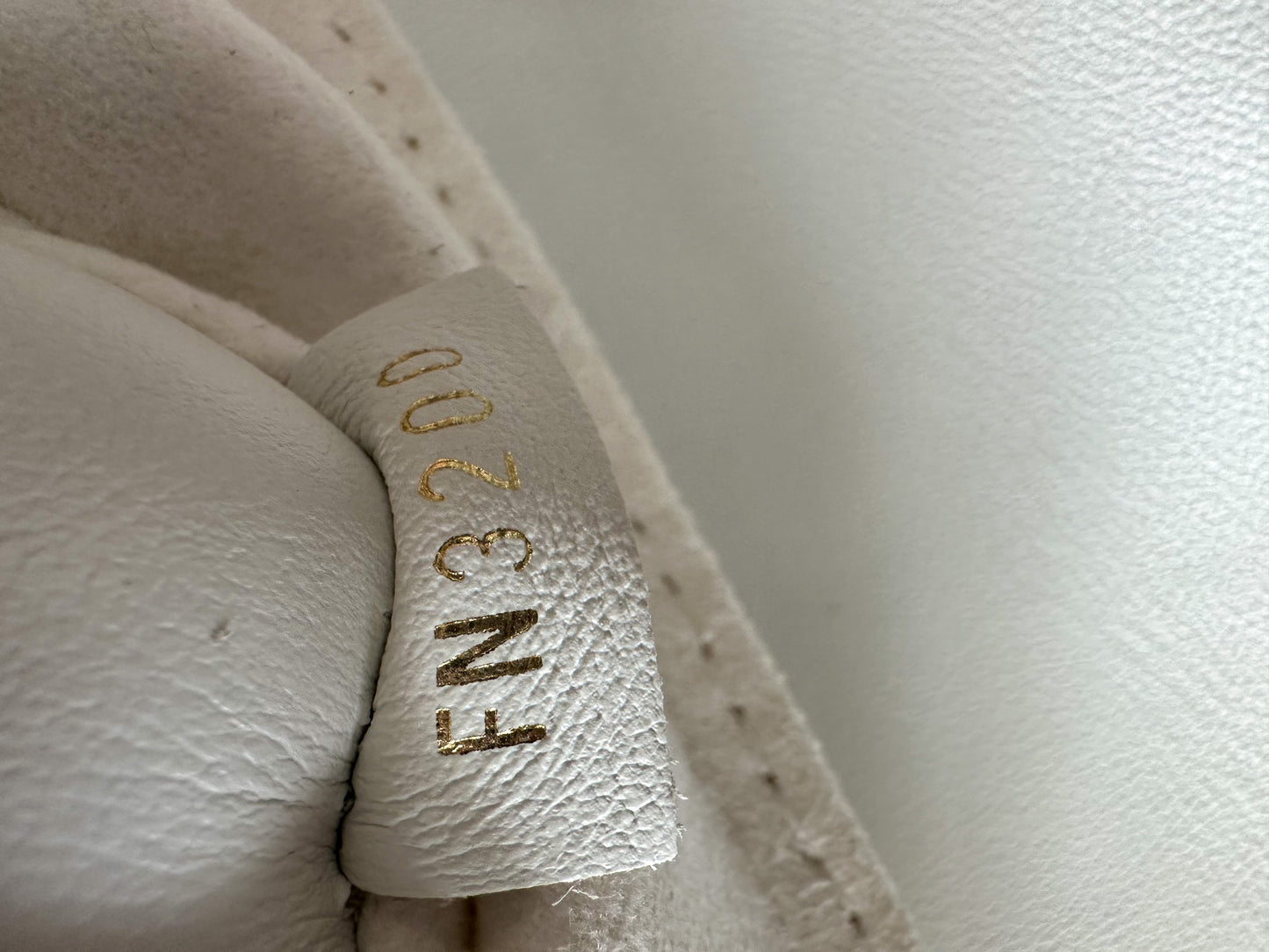 Louis Vuitton - Louis Vuitton Wave Multi Pochette Sling Bag white on  Designer Wardrobe
