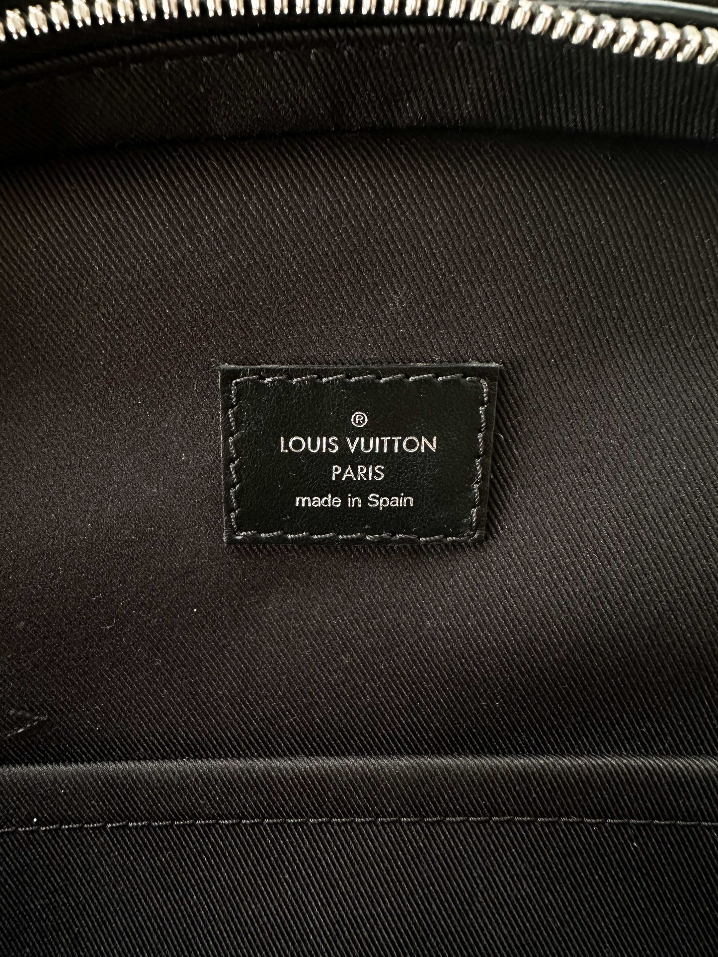 Louis Vuitton Damier Graphite Avenue Slingbag