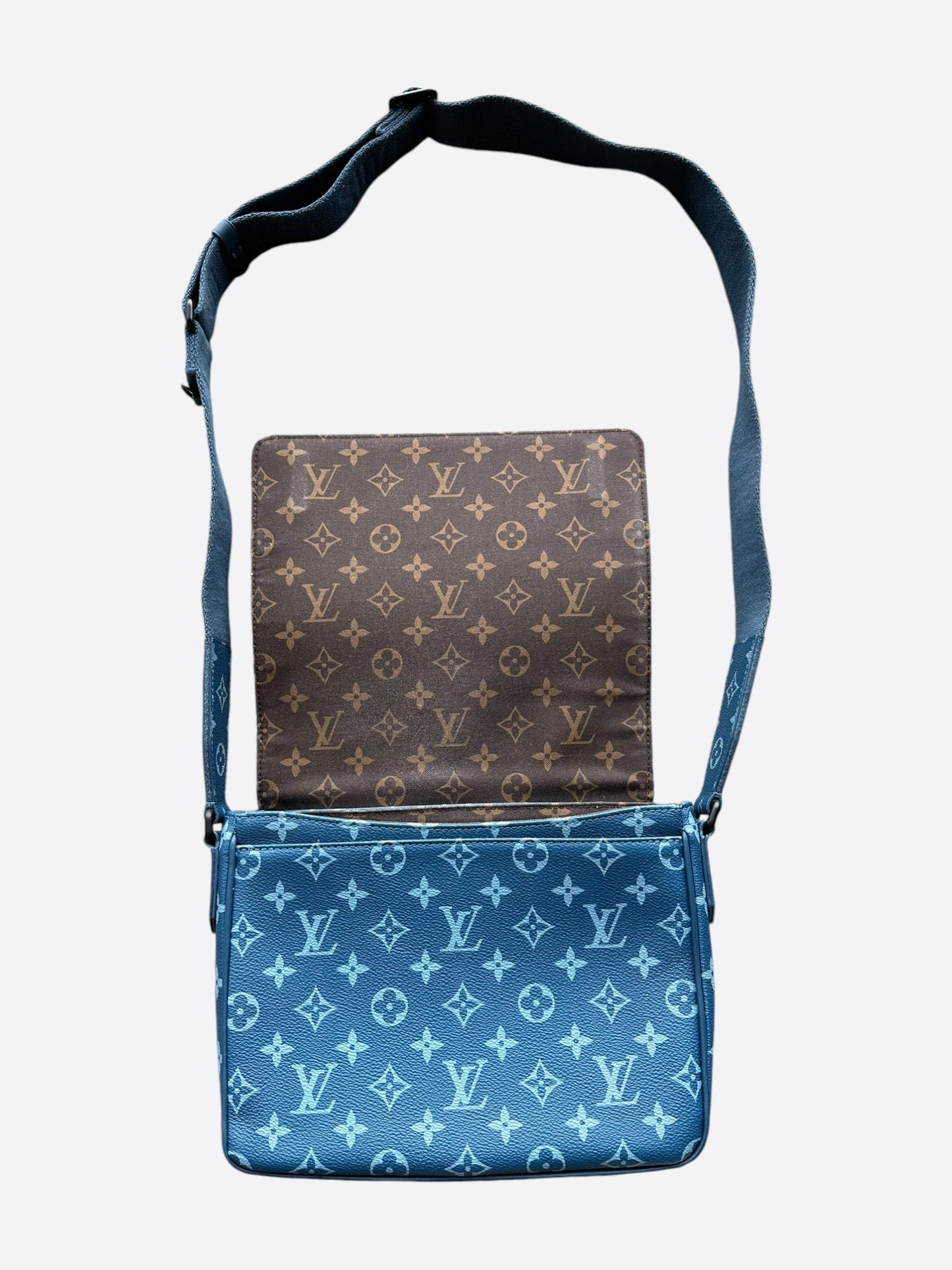 Louis Vuitton Blue Monogram District Messenger