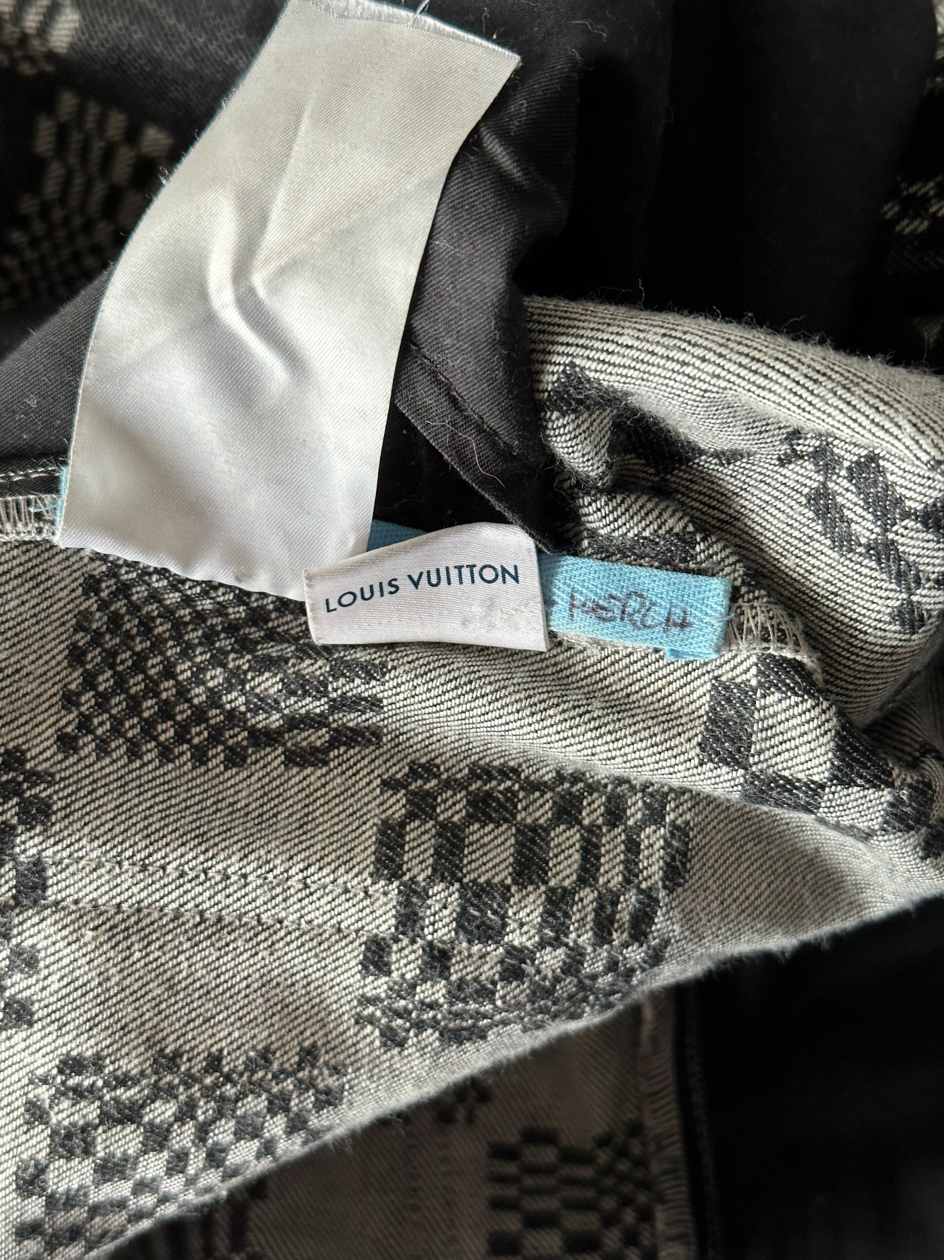 Louis Vuitton Grey Distorted Logo Sweater – Savonches