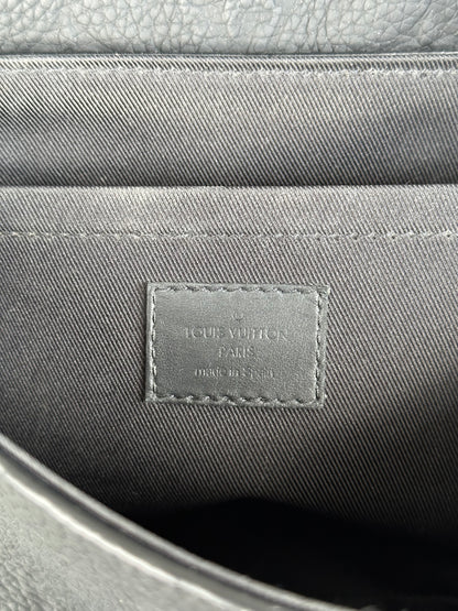 Louis Vuitton Black Taurillon Monogram S-Cape Messenger Bag