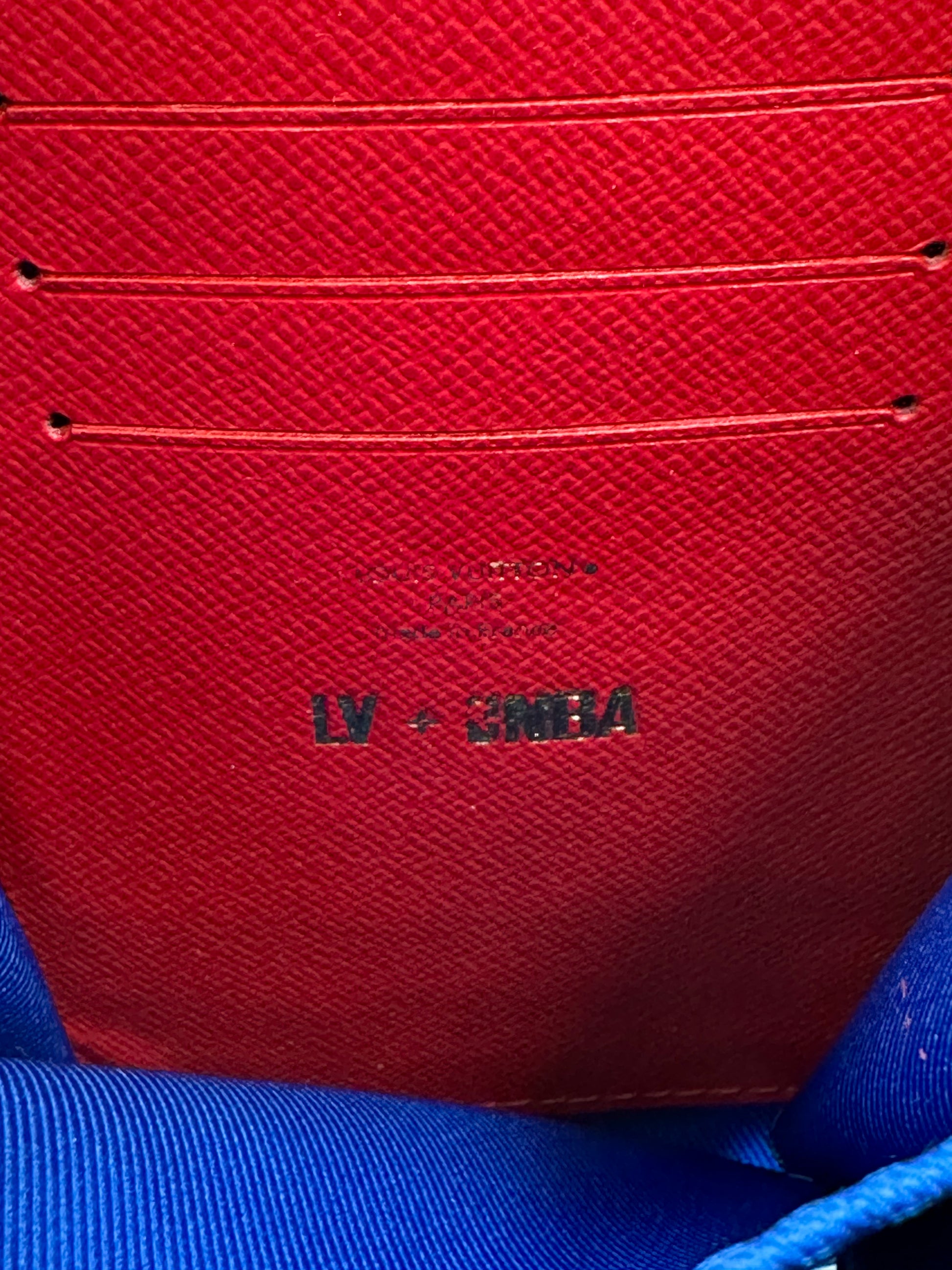 100% Authentic Louis Vuitton x NBA Soft Trunk Phone Box Antarctica MB0101  Bag