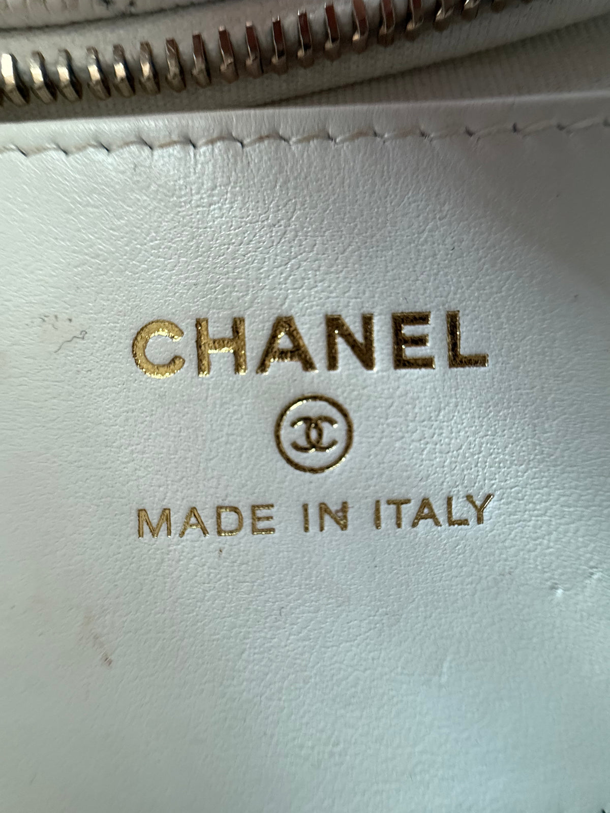 Chanel White Caviar Quilted Bow Pouch Hobo Bag