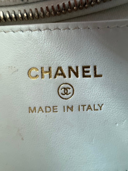 Chanel White Caviar Quilted Bow Pouch Hobo Bag