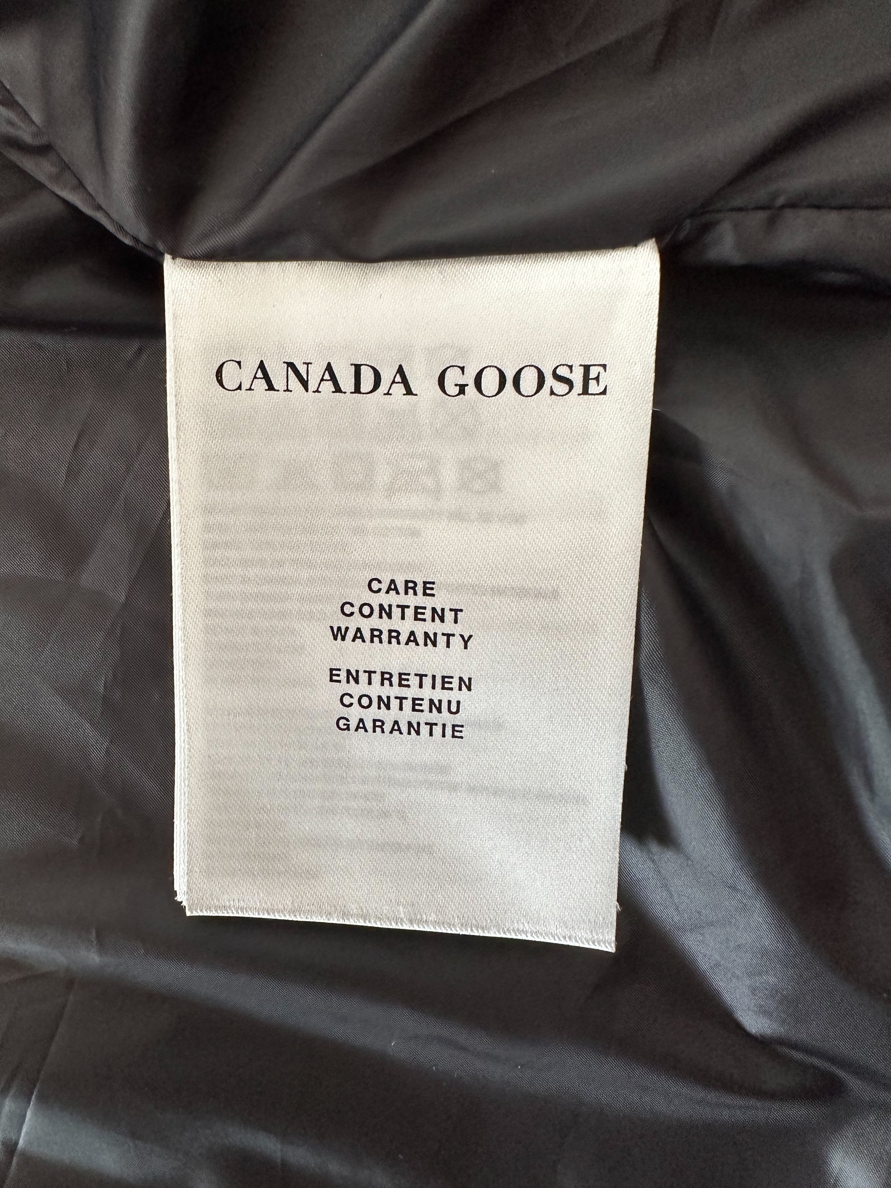 Canada goose zipper outlet tag