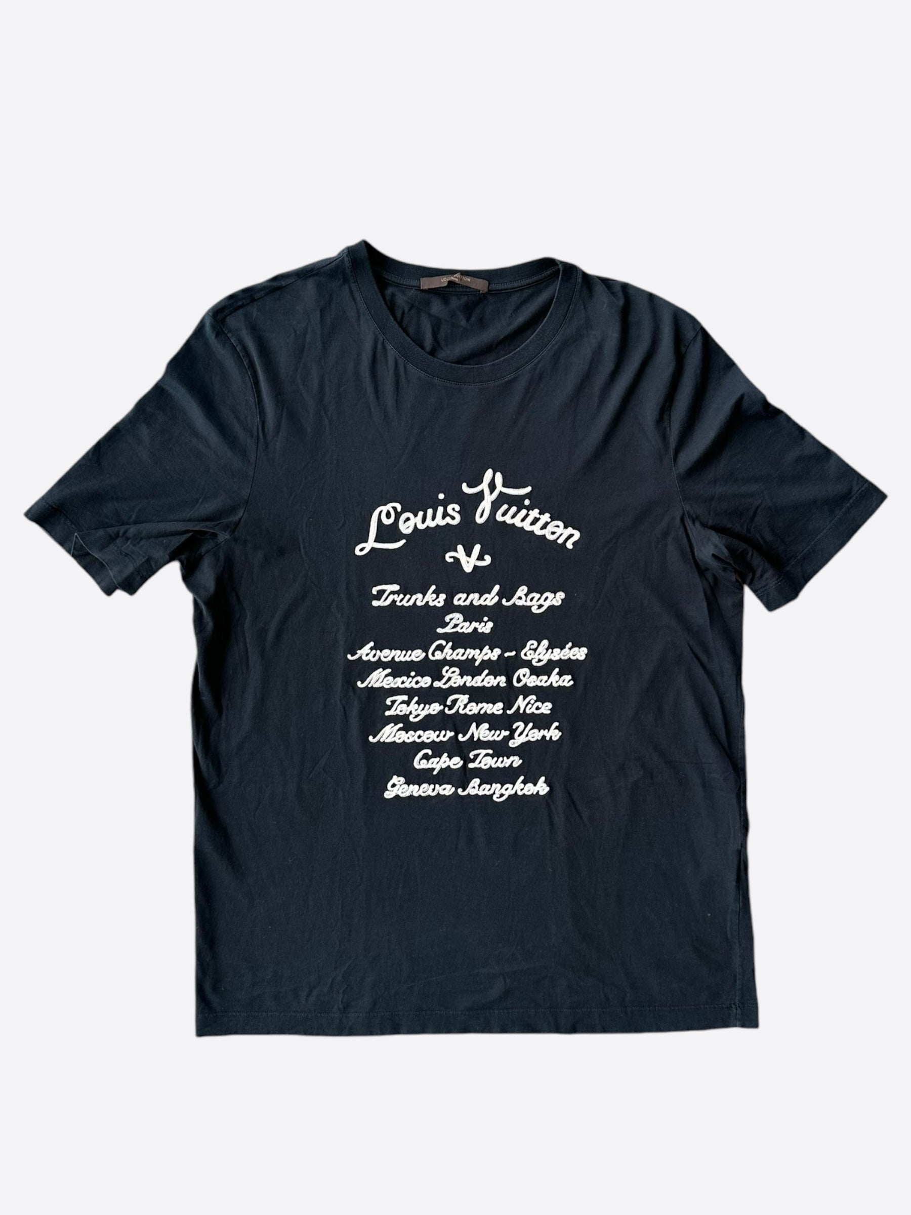 Louis Vuitton Legendary Trunks Tシャツ Louis Vuitton Black Trunks And Bags T-Shirt – Savonches