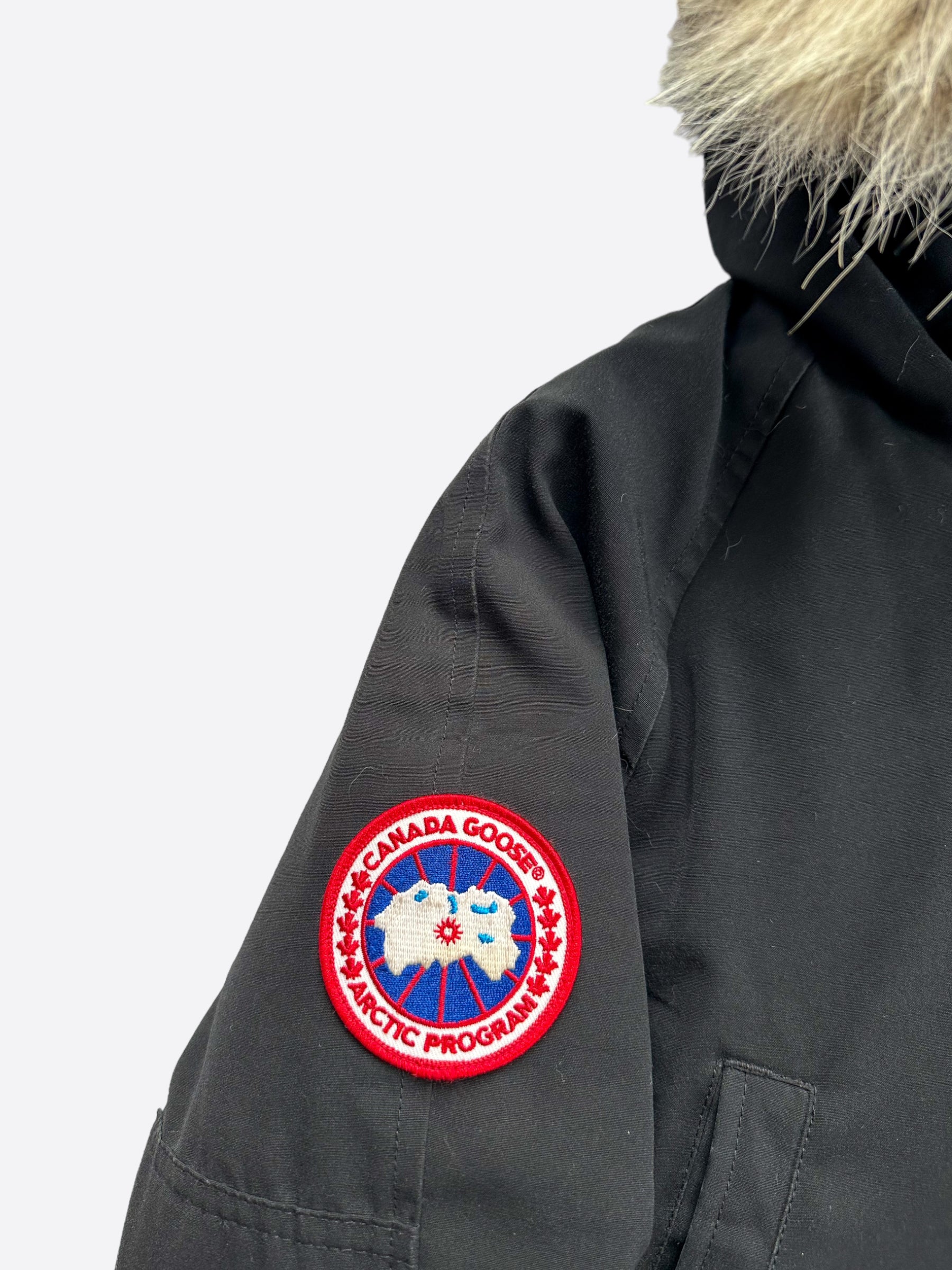 Canada goose clearance logo on jacket