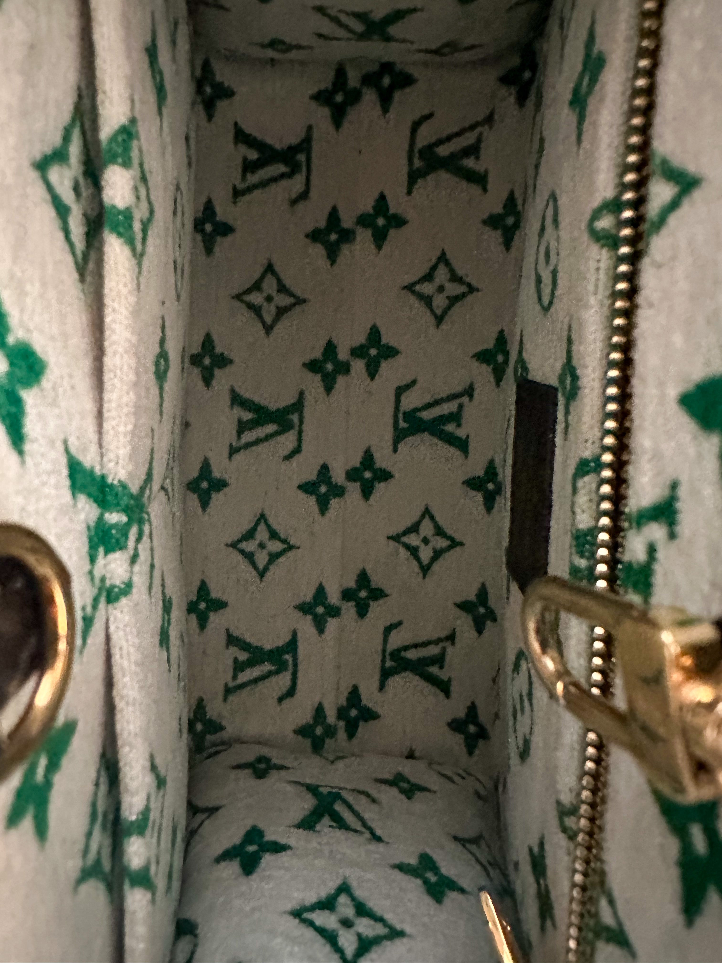 Green and white 2025 louis vuitton bag