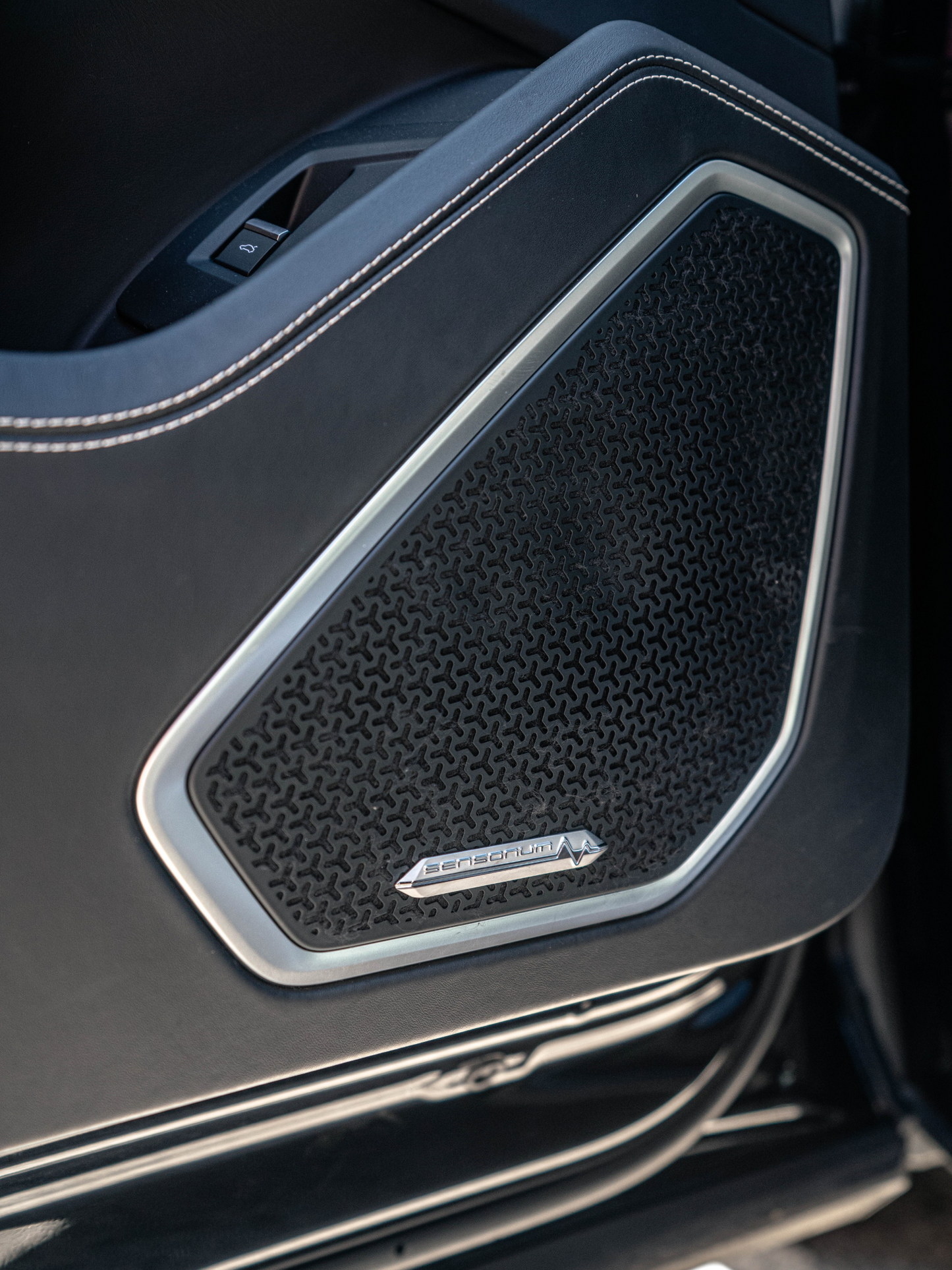 Lamborghini 2021 Jet Black Urus