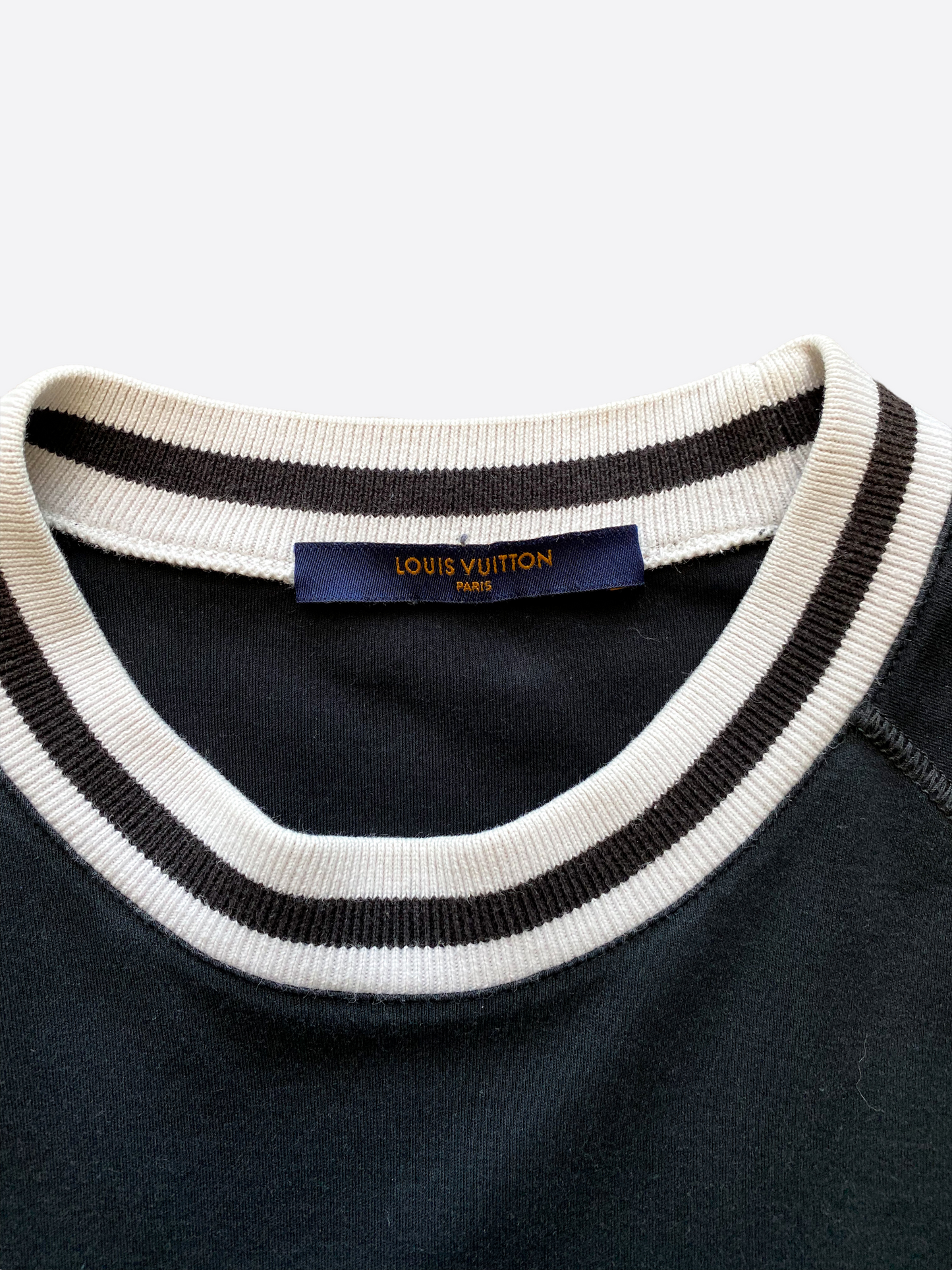 Louis Vuitton Upside Down LV Logo Pocket T Shirt Black – Tenisshop.la