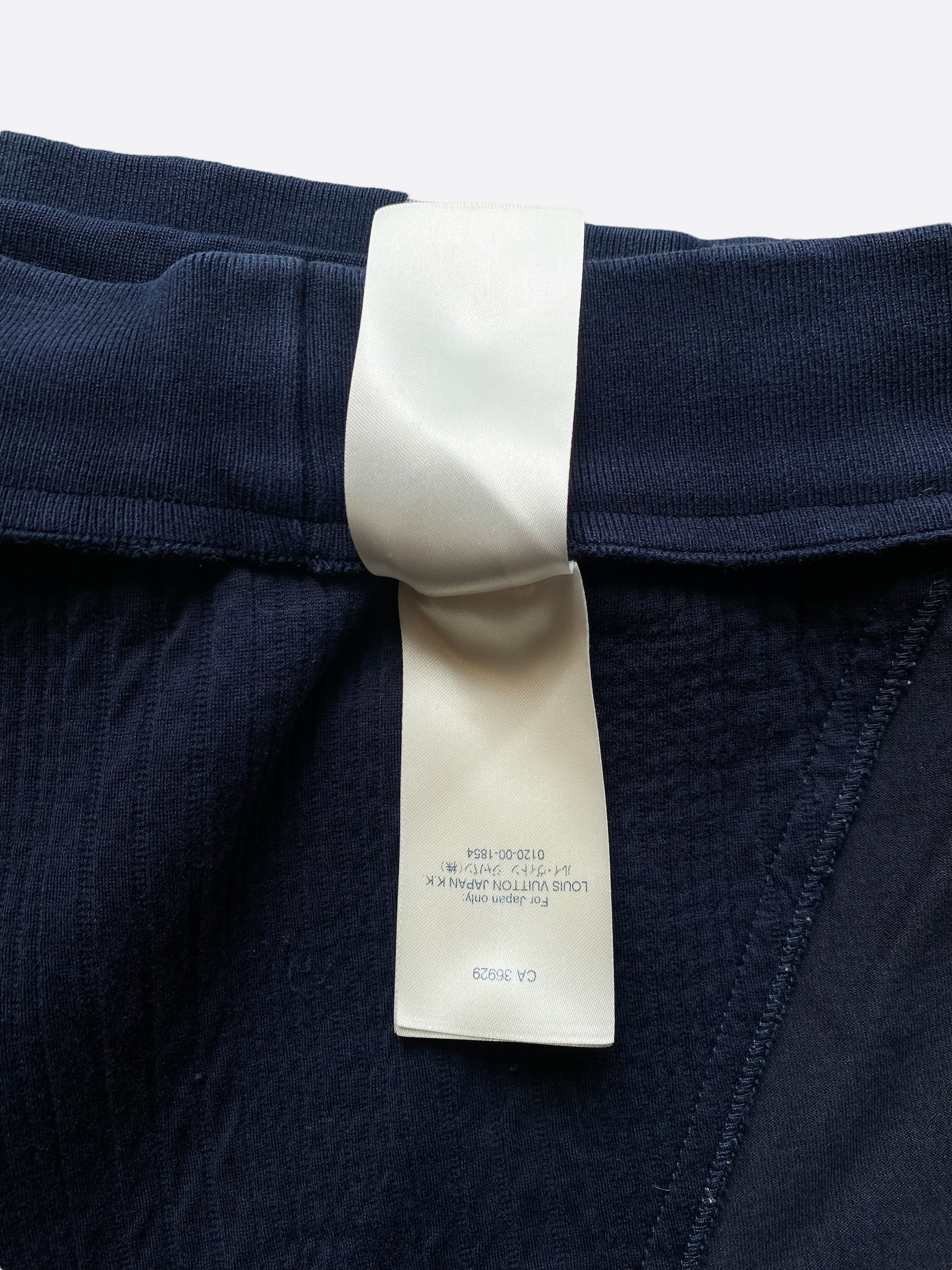 Navy cotton shorts Louis Vuitton Navy size 44 FR in Cotton - 10650362