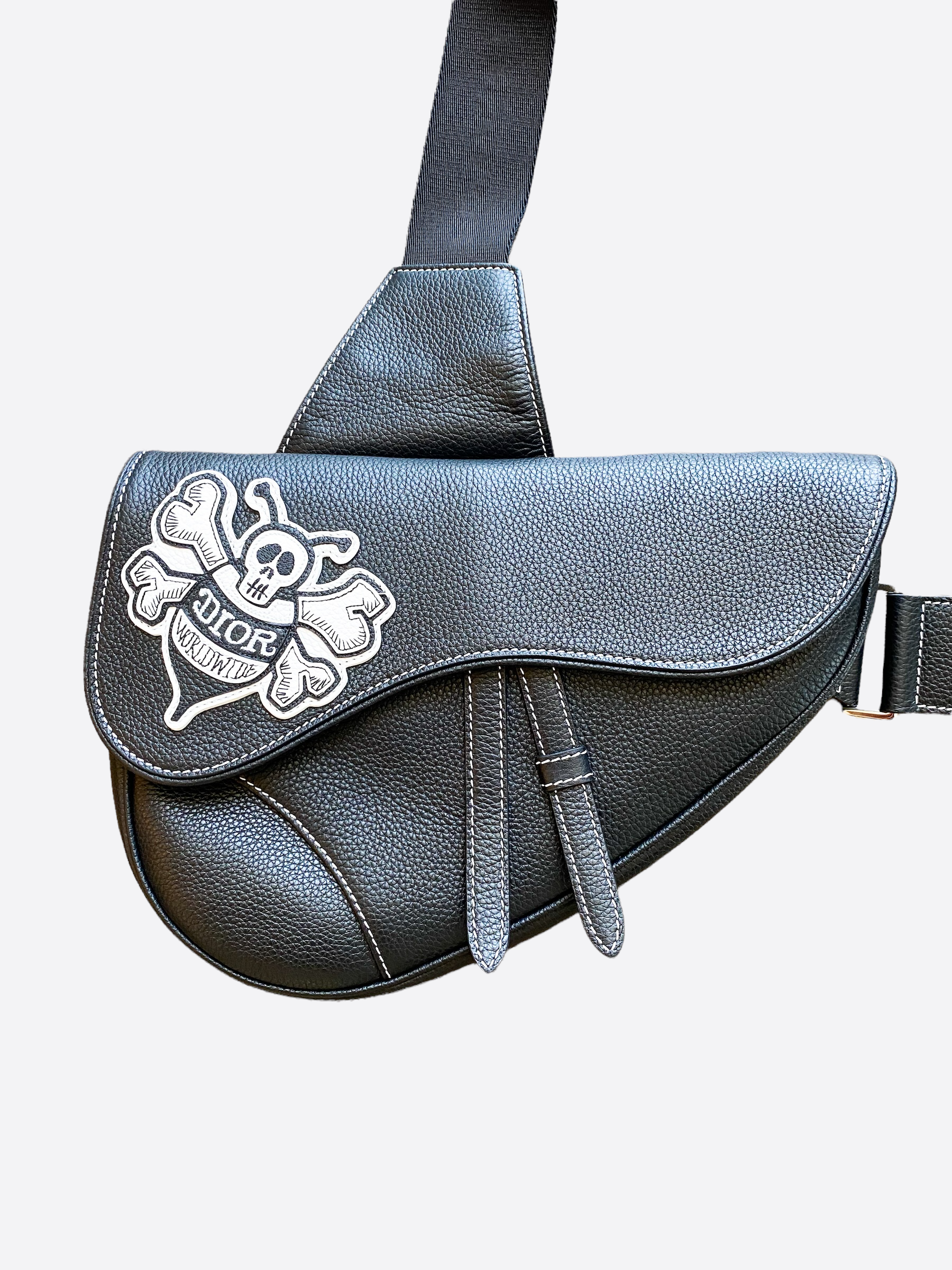 Dior Stussy Black Bee Logo Saddle Bag – Savonches Dior Stussy Black Bee Logo Saddle Bag – Savonches