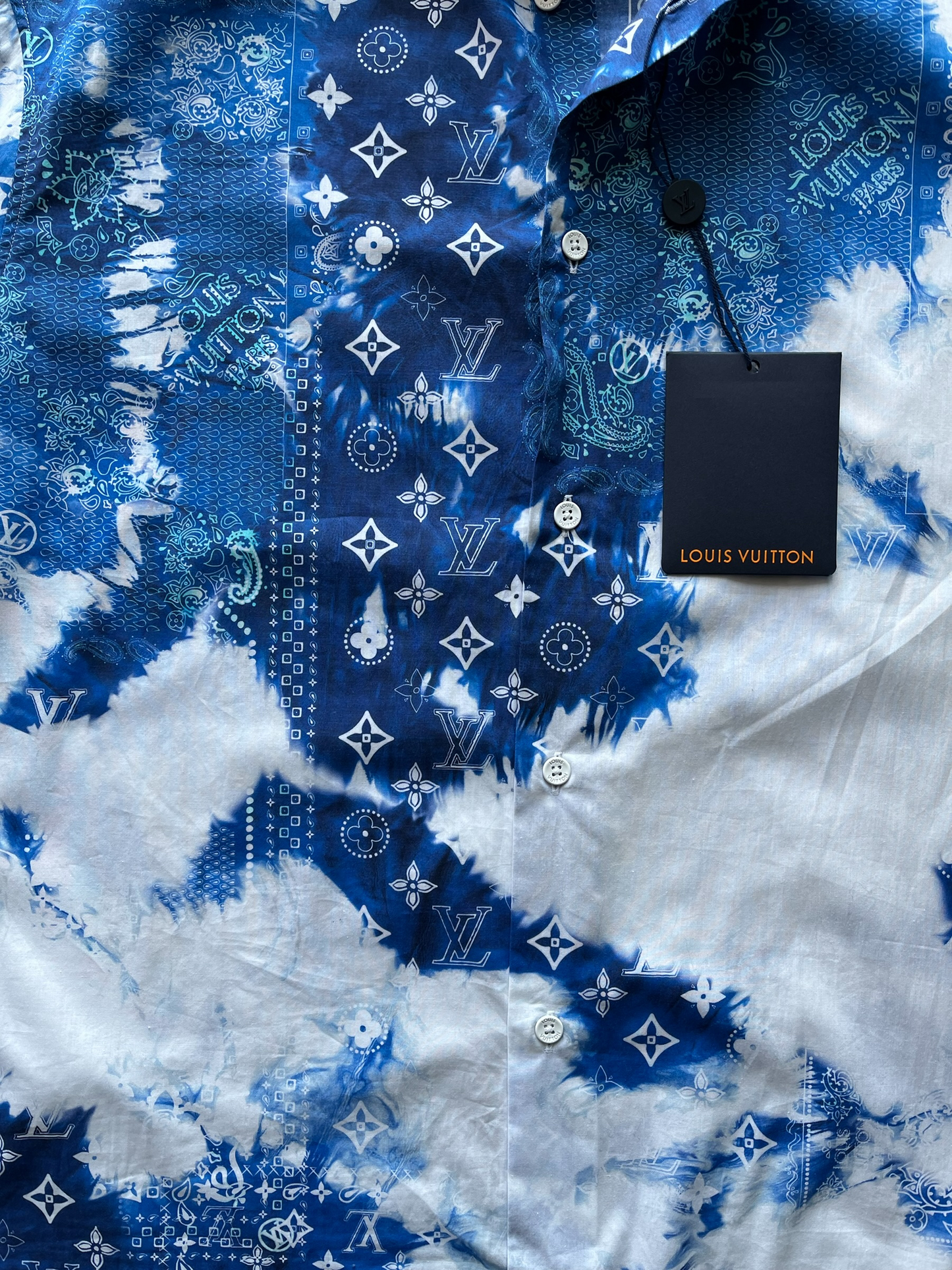 Louis Vuitton Men's XL Monogram Bandana Blue Button Down Short Sleeve –  Bagriculture