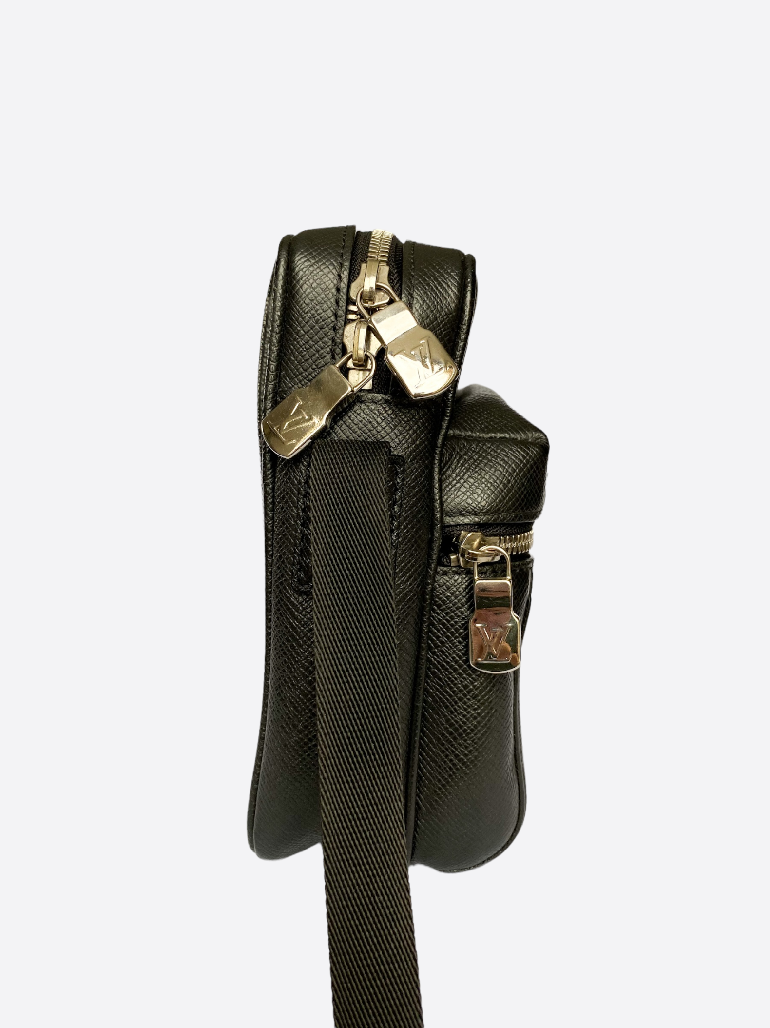 Louis Vuitton Monogram Eclipse Voyager Messenger Bag – Savonches