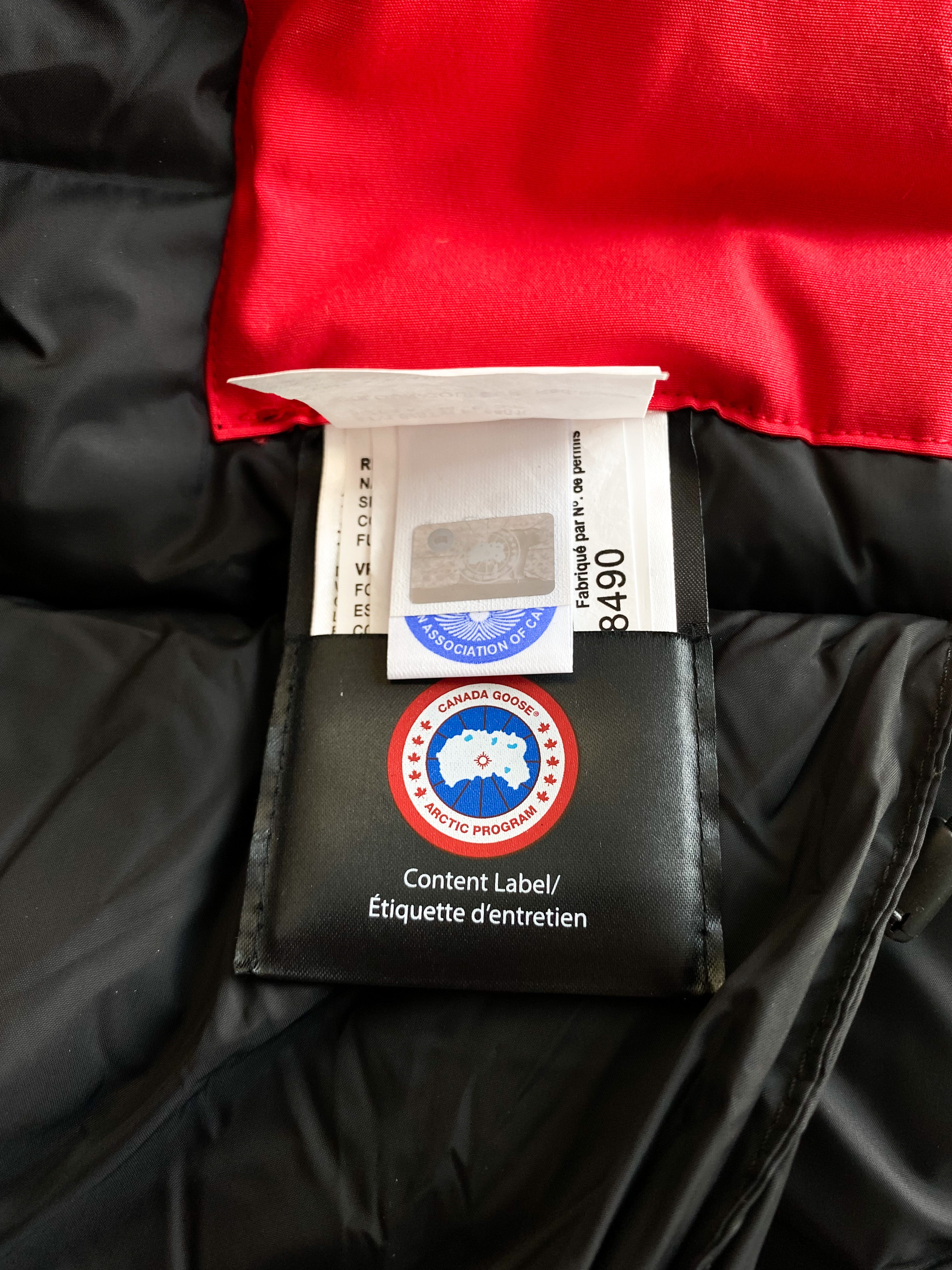 Canada goose snow mantra on sale red