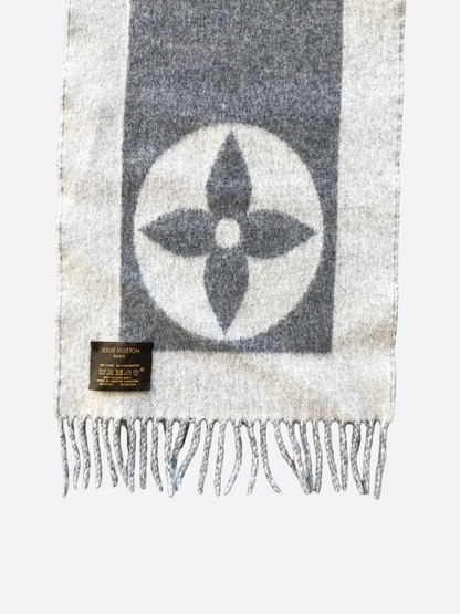 Louis Vuitton Grey Cardiff Scarf