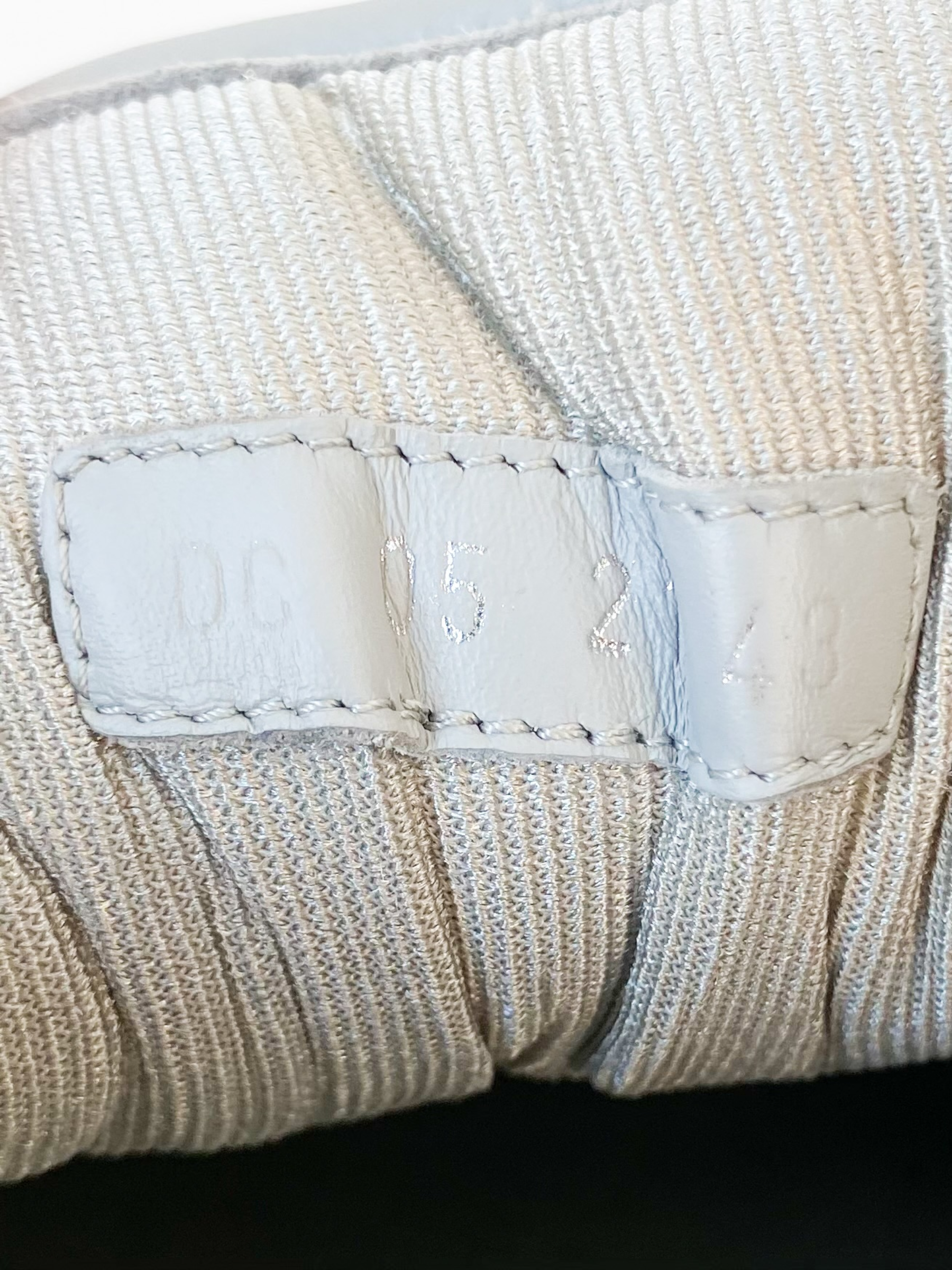 Louis Vuitton Beige & White Mesh Runner – Savonches
