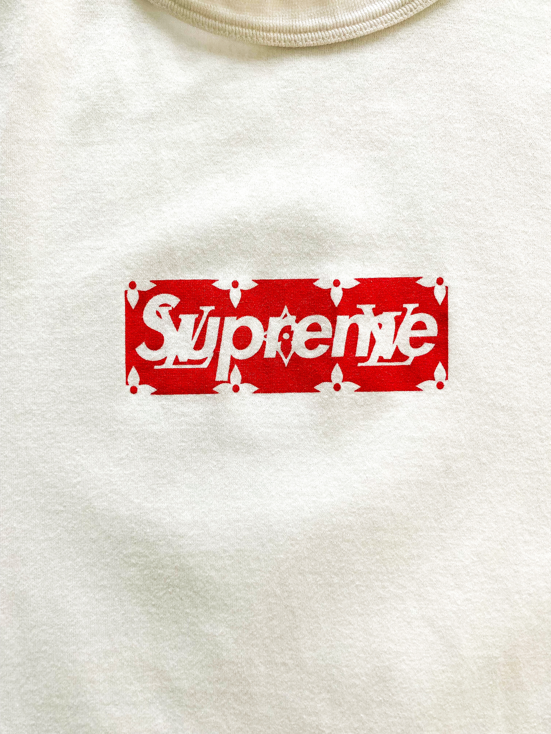 Tee shirt supreme discount lv