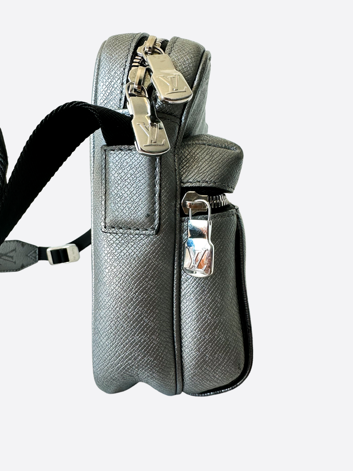 Louis Vuitton White Monogram Outdoor Messenger Bag – Savonches