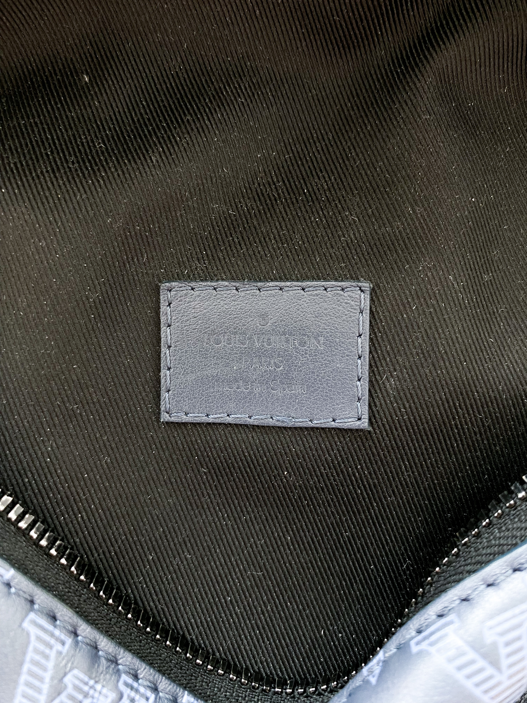 Louis Vuitton Monogram Bandana Discovery Bumbag - Blue Waist Bags, Bags -  LOU800583