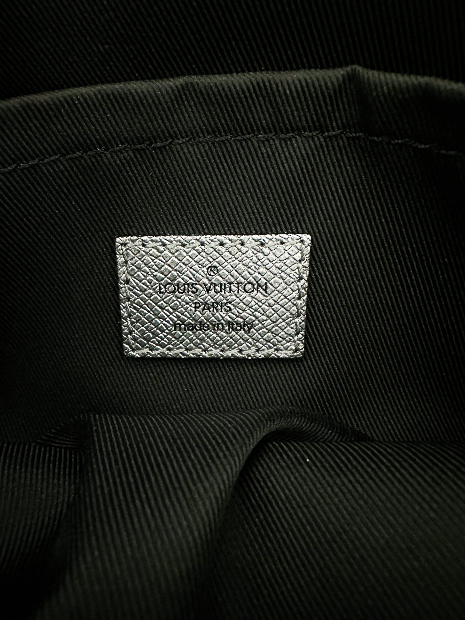 Louis Vuitton Messenger Discovery Black Canvas Shoulder Bag (Pre-Owned)