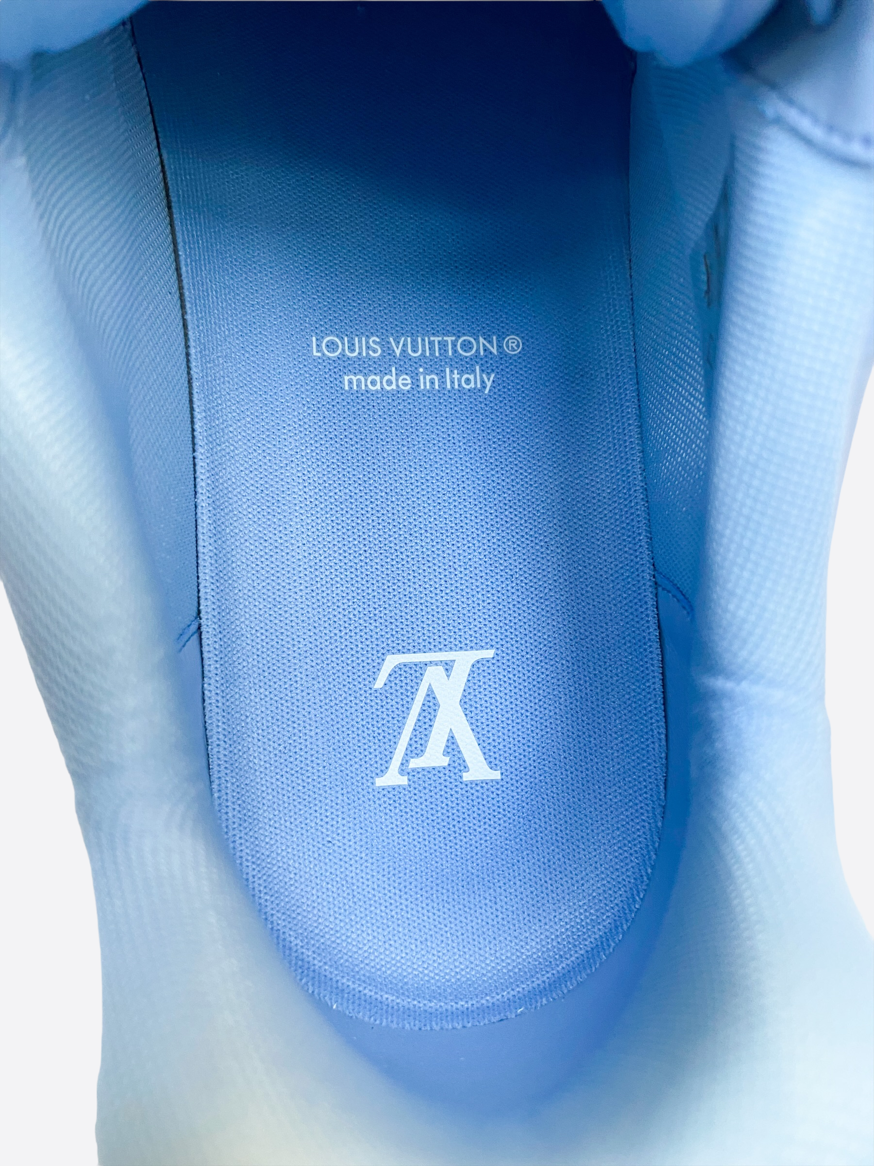 Louis Vuitton Blue & White Monogram Trainers – Savonches