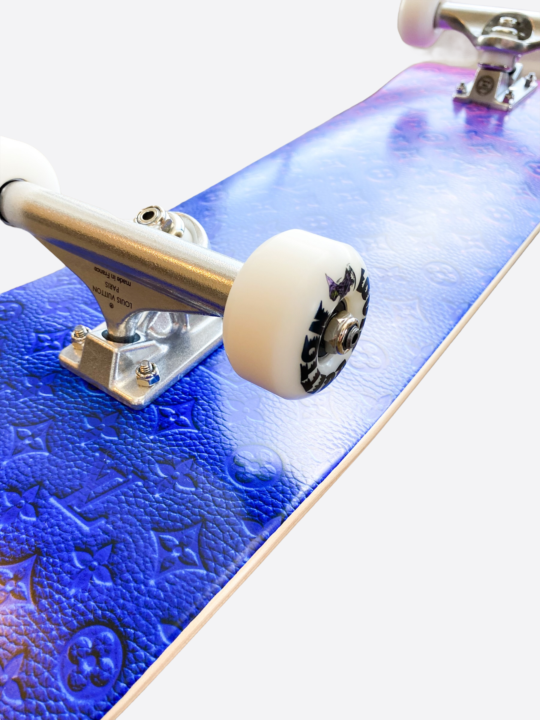 Louis Vuitton Paris Exclusive Gradient Monogram Skateboard – Savonches