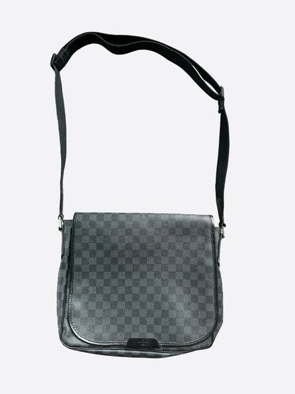 Louis Vuitton Damier Graphite District Messenger